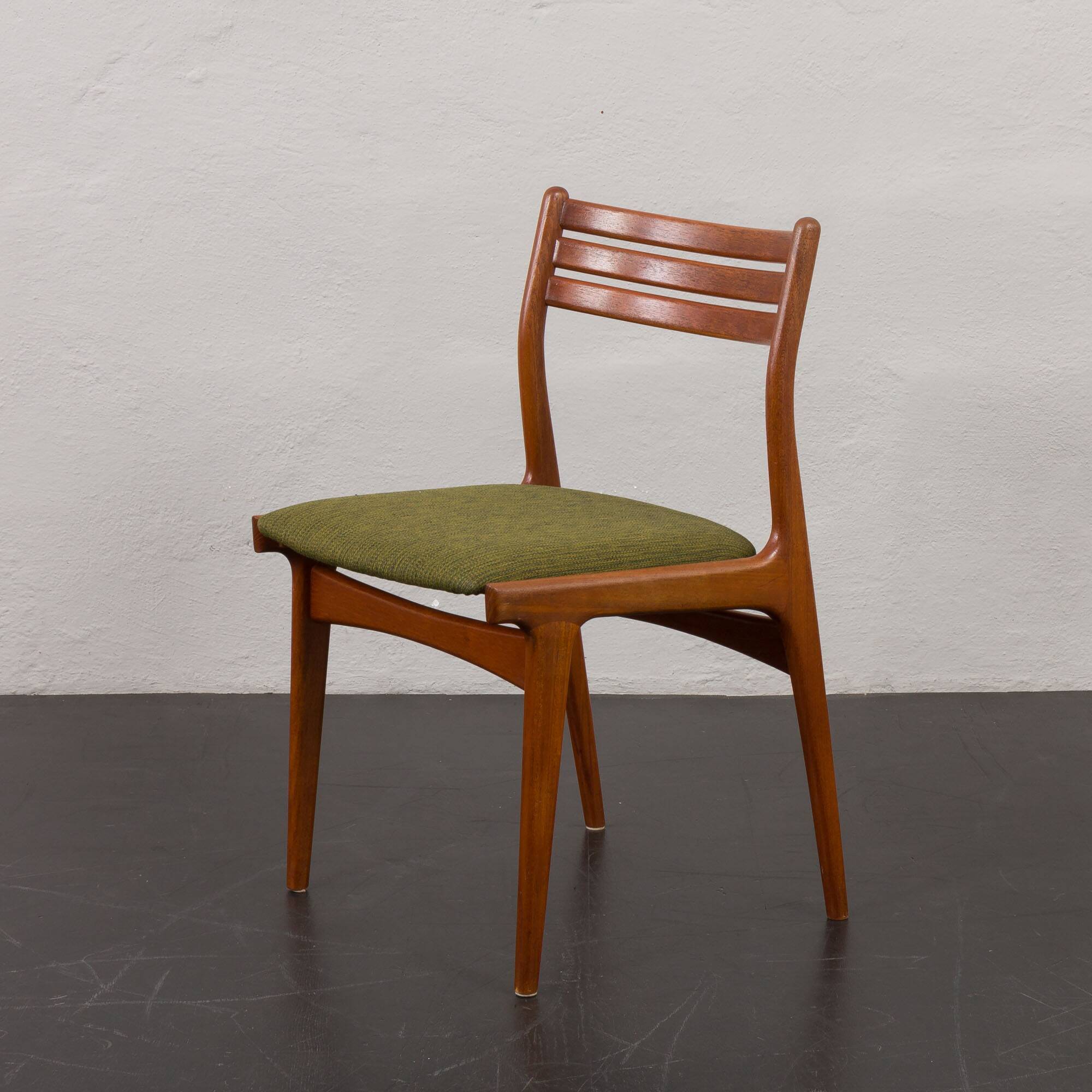 Johannes Andersen teak chair model U20 for Uldum, Denmark 1960s
