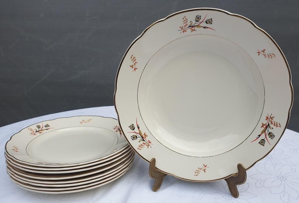 Set 8 plates and dish Villeroy & Boch Mettlach tulips 1940