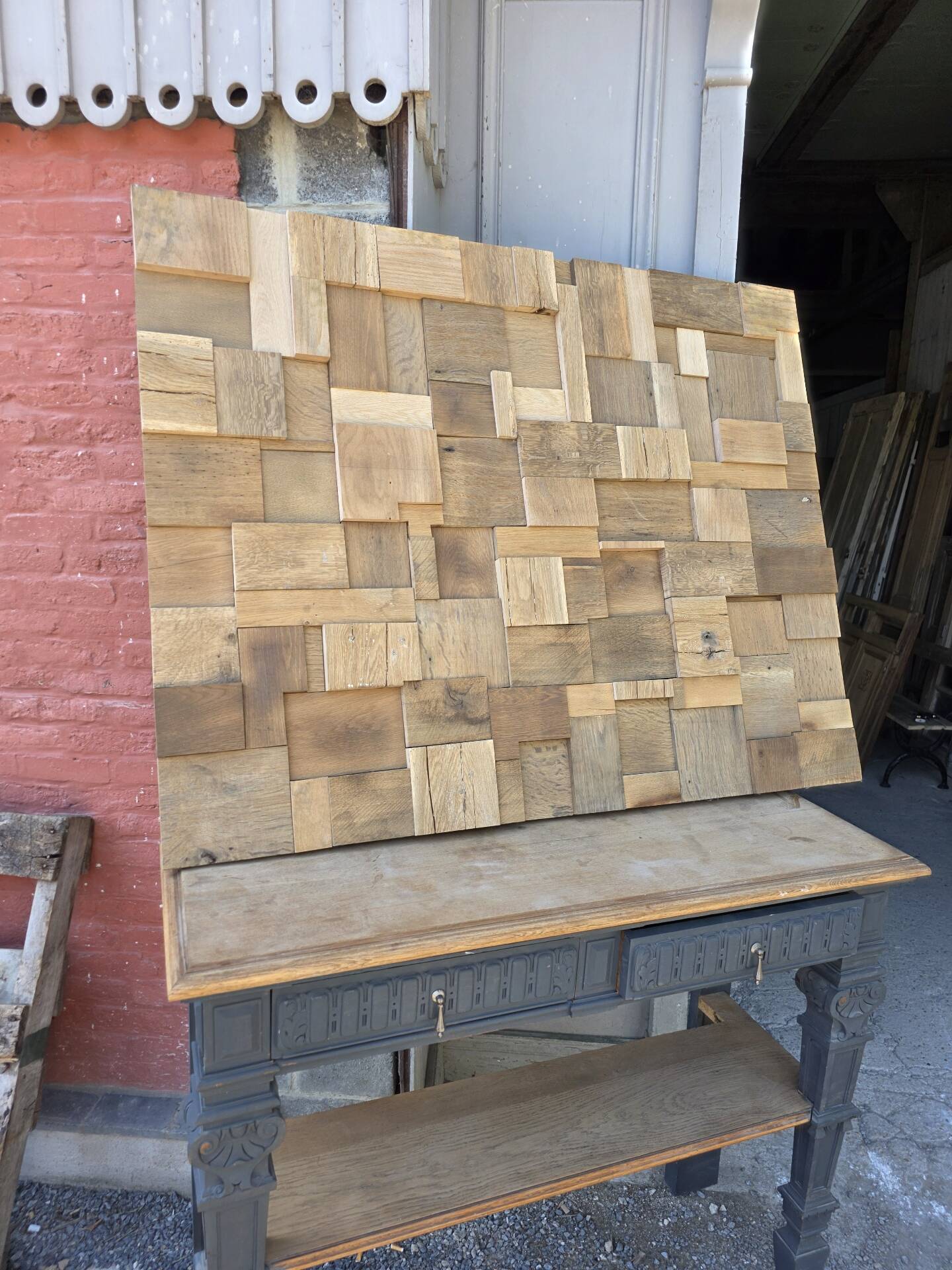 Decorative wall panel in solid oak