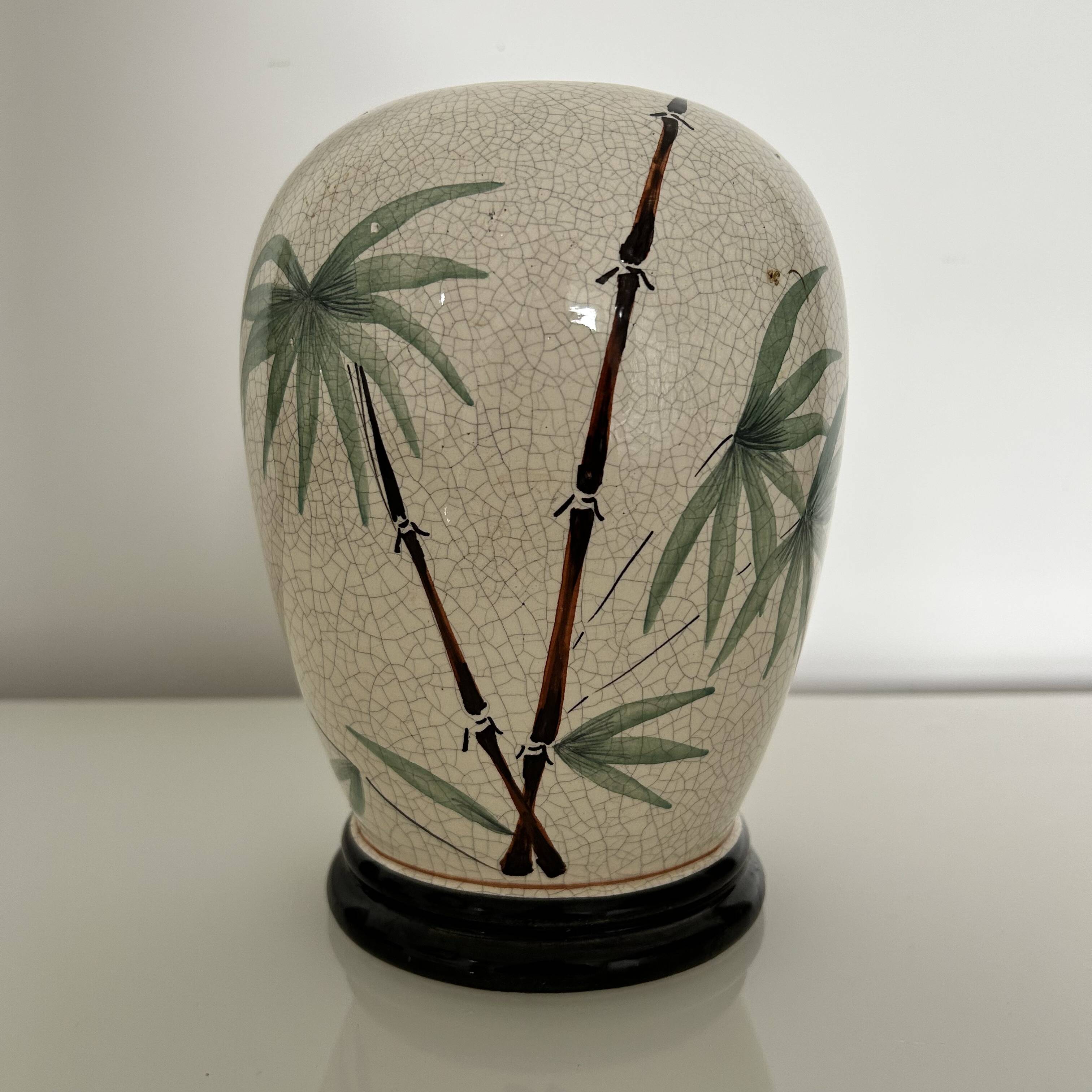 Vase signé décor bambous