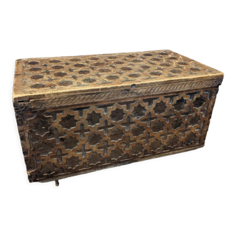 Coffre en bois ancien