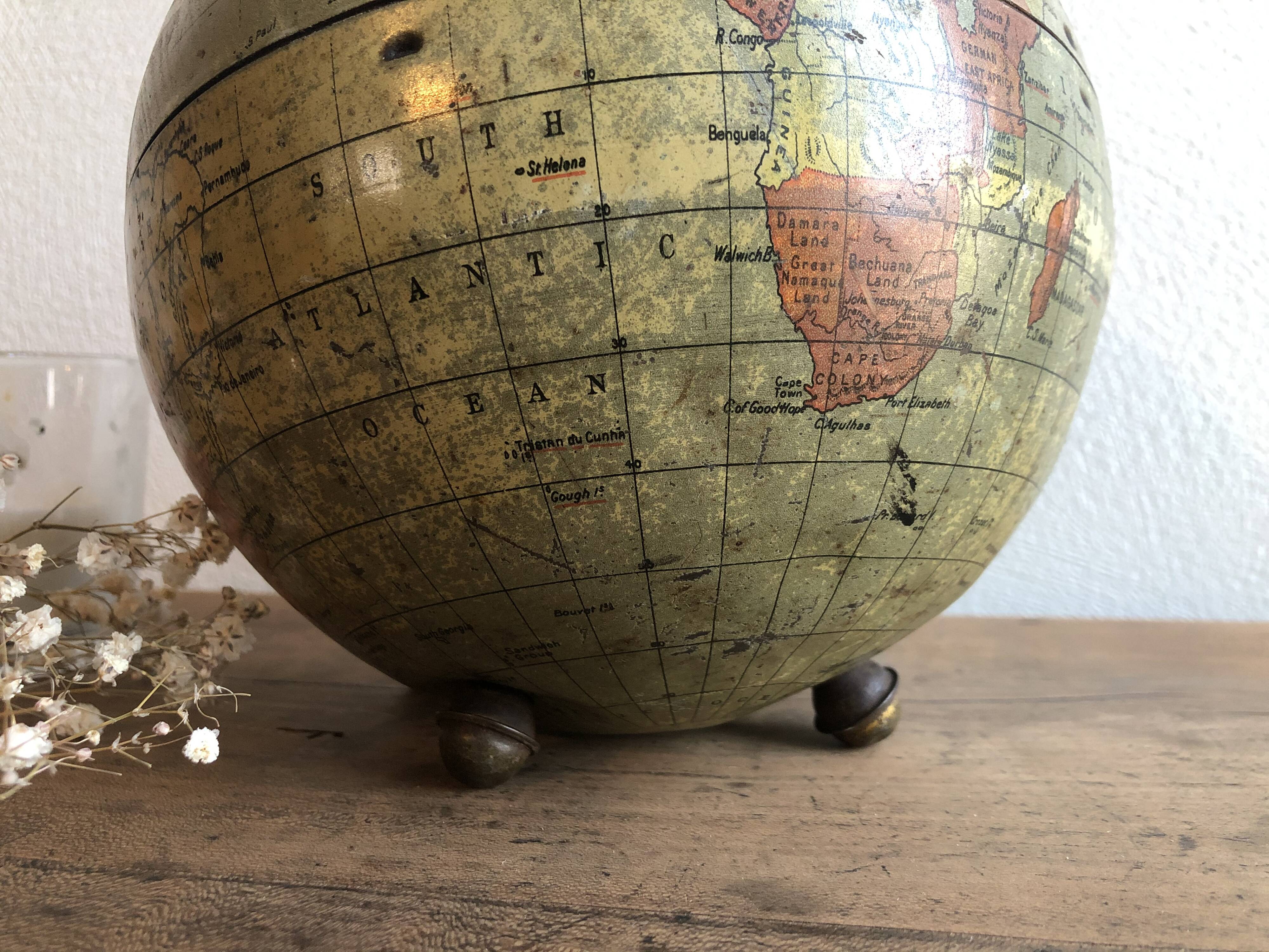 Huntley globe biscuit box - palmers cookies reading - London