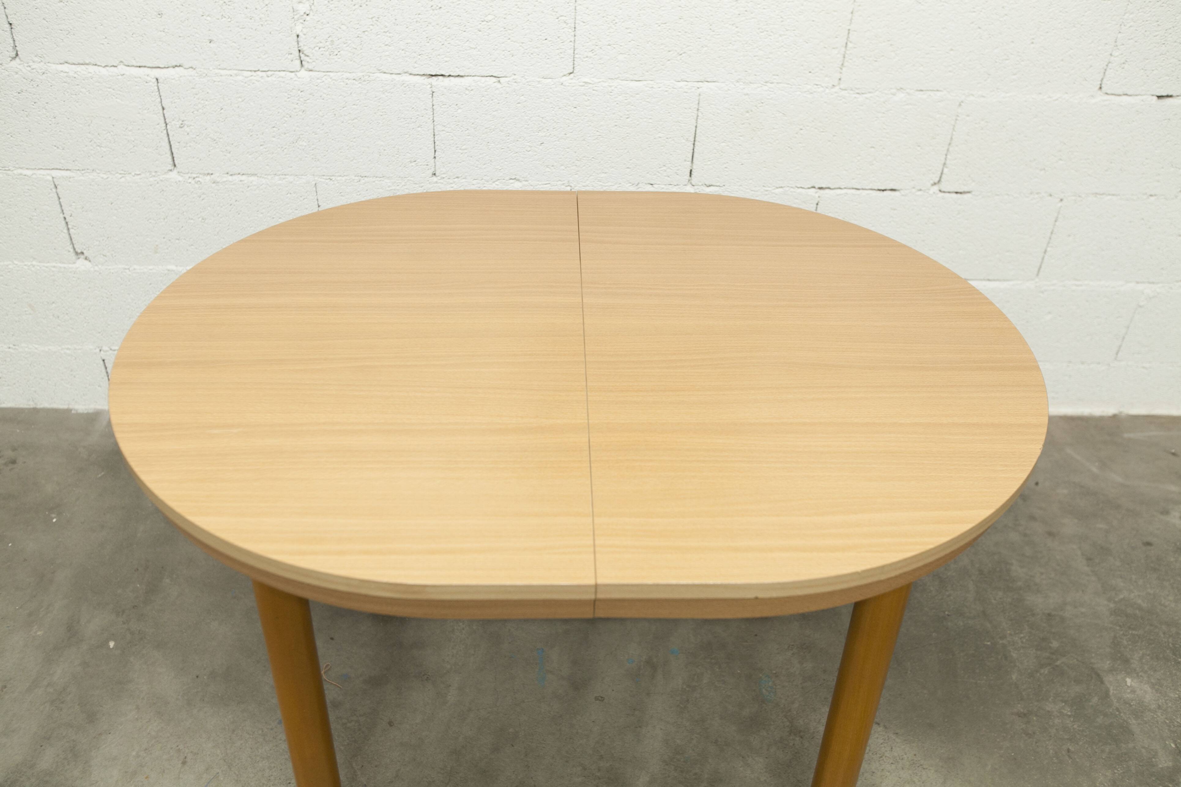 Modernist convertible oval table set and 4 matching chairs 1990