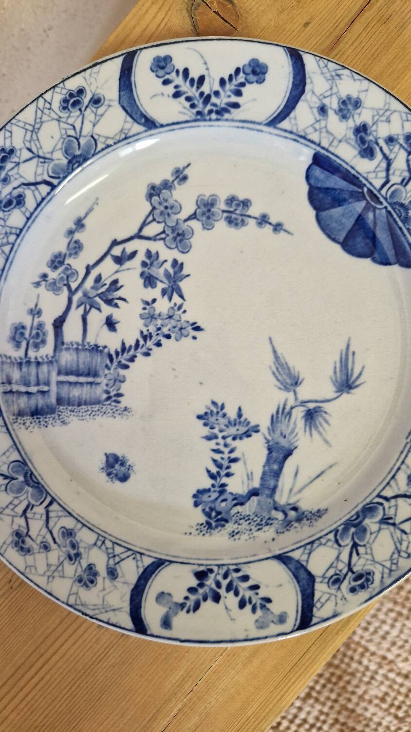 Plate Creil Montereau B & cie