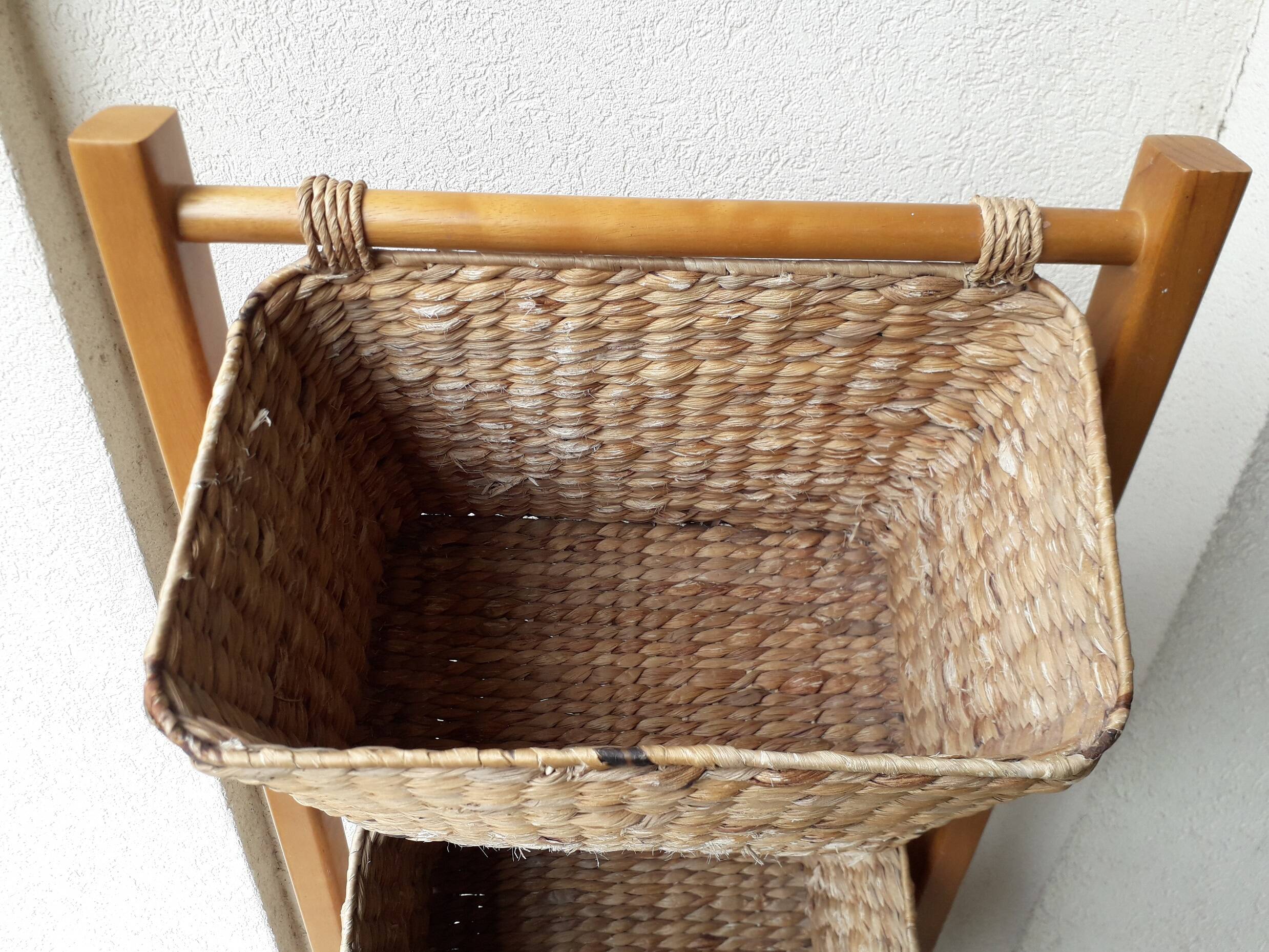 Wood and straw storage unit