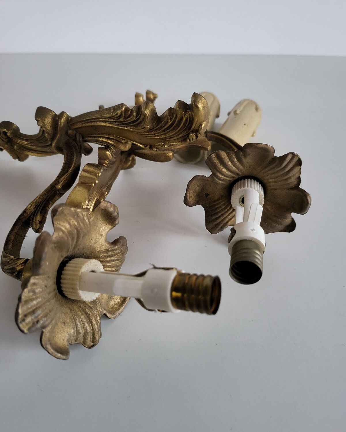 Ancienne Paire d'Appliques en métal doré Style Louis XV