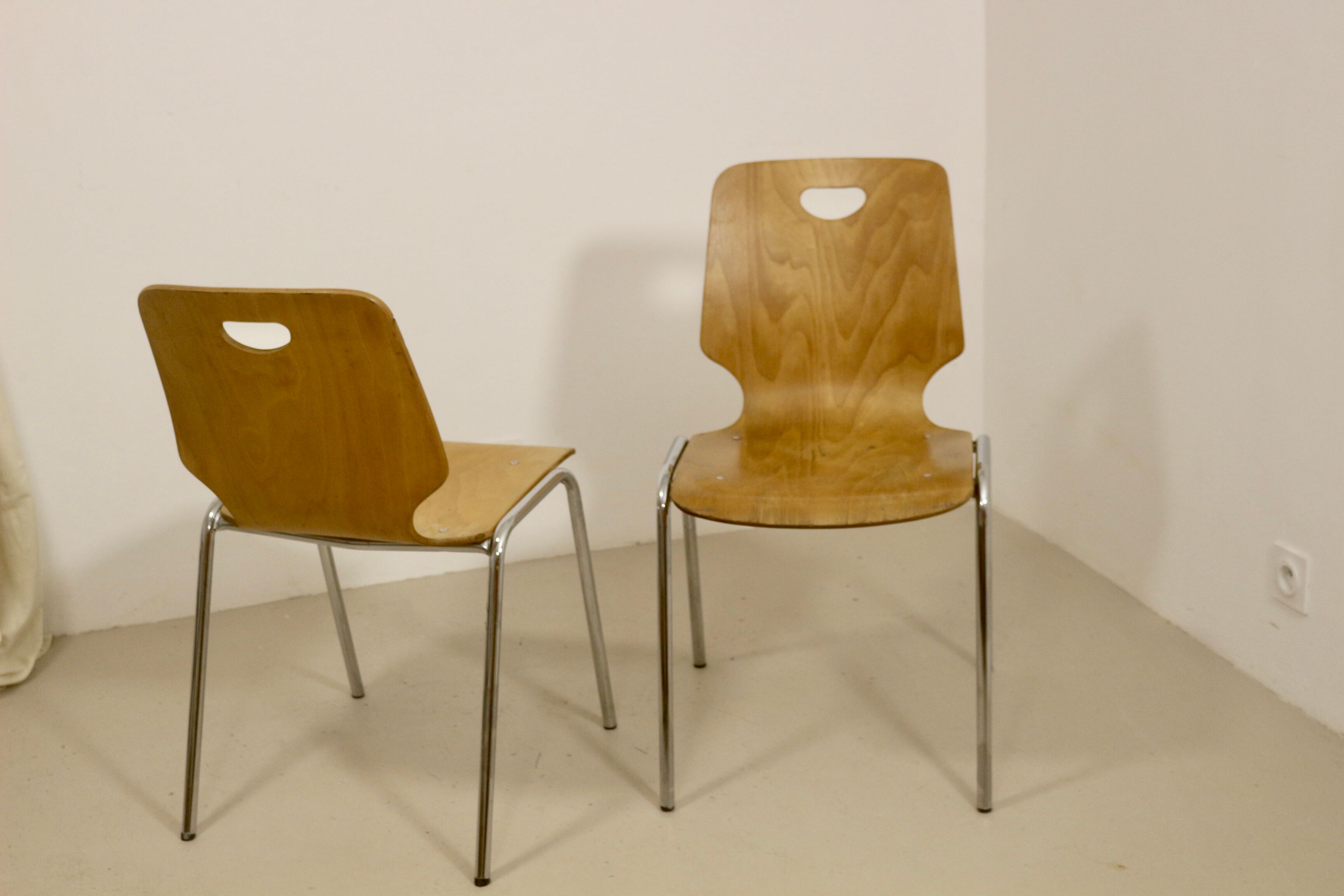 Pair of stackable chairs in Plywood plywood. Ref Leo.