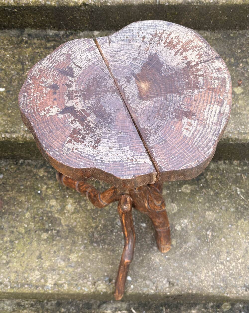"Root" gueridon in solid wood — organic silhouette, brutalist spirit.