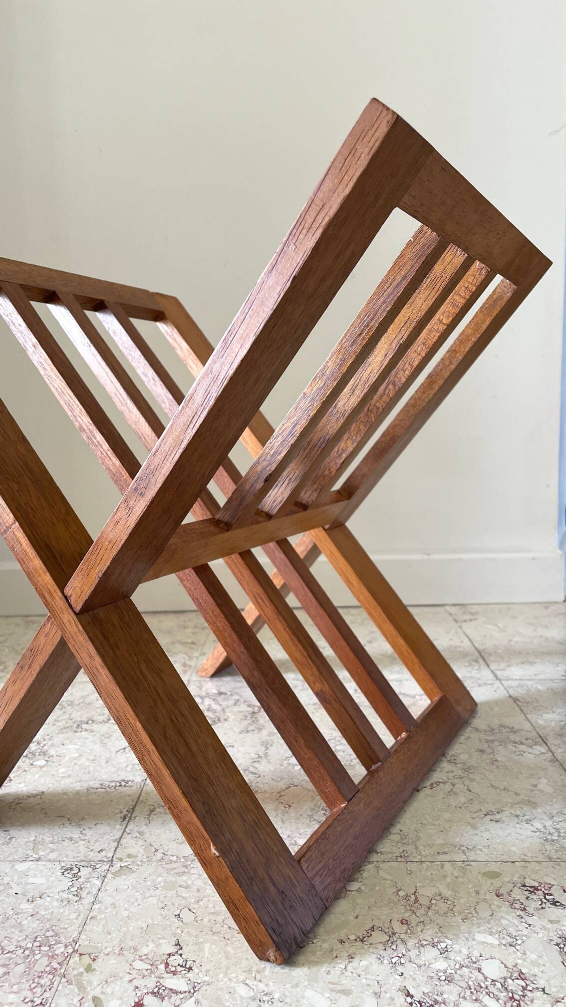 Vintage design geometric magazine rack