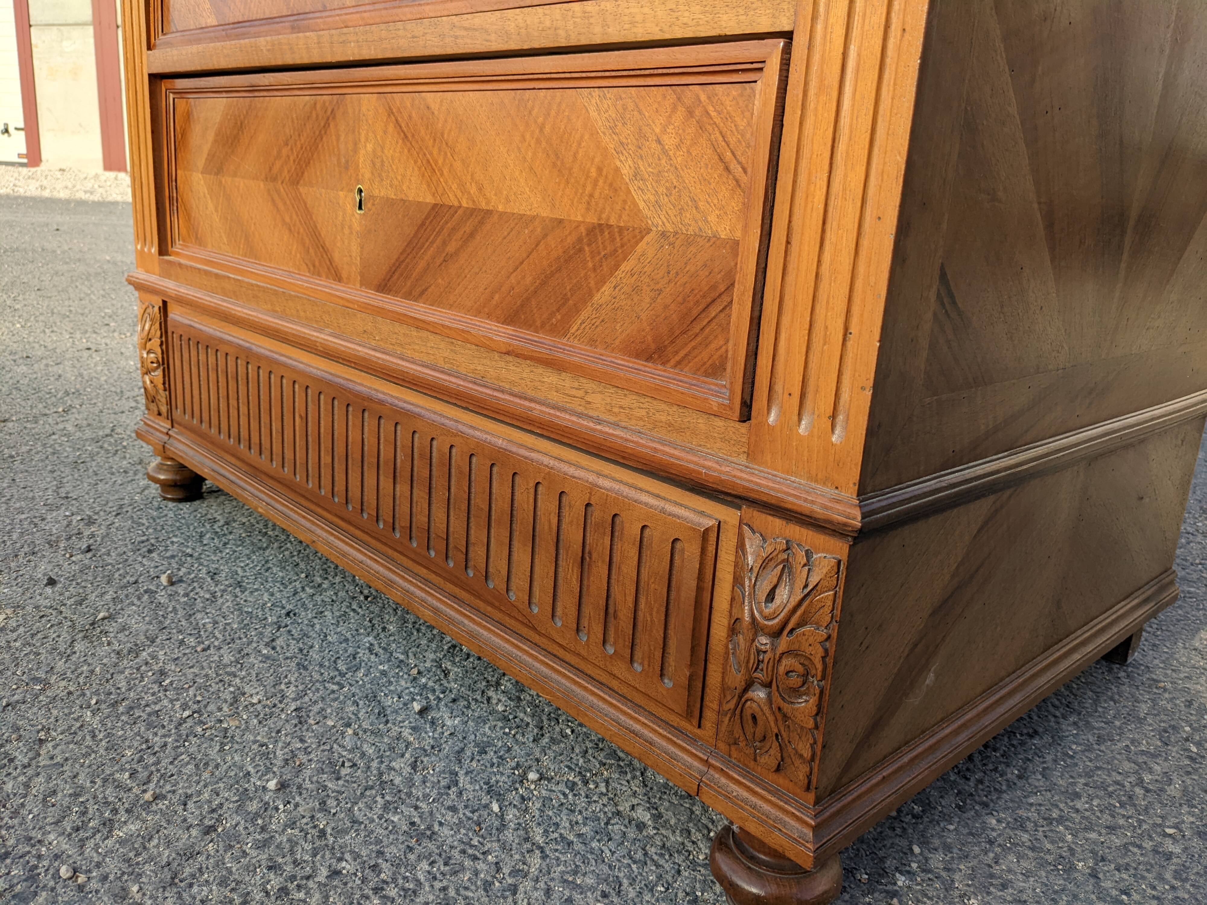 Commode style empire