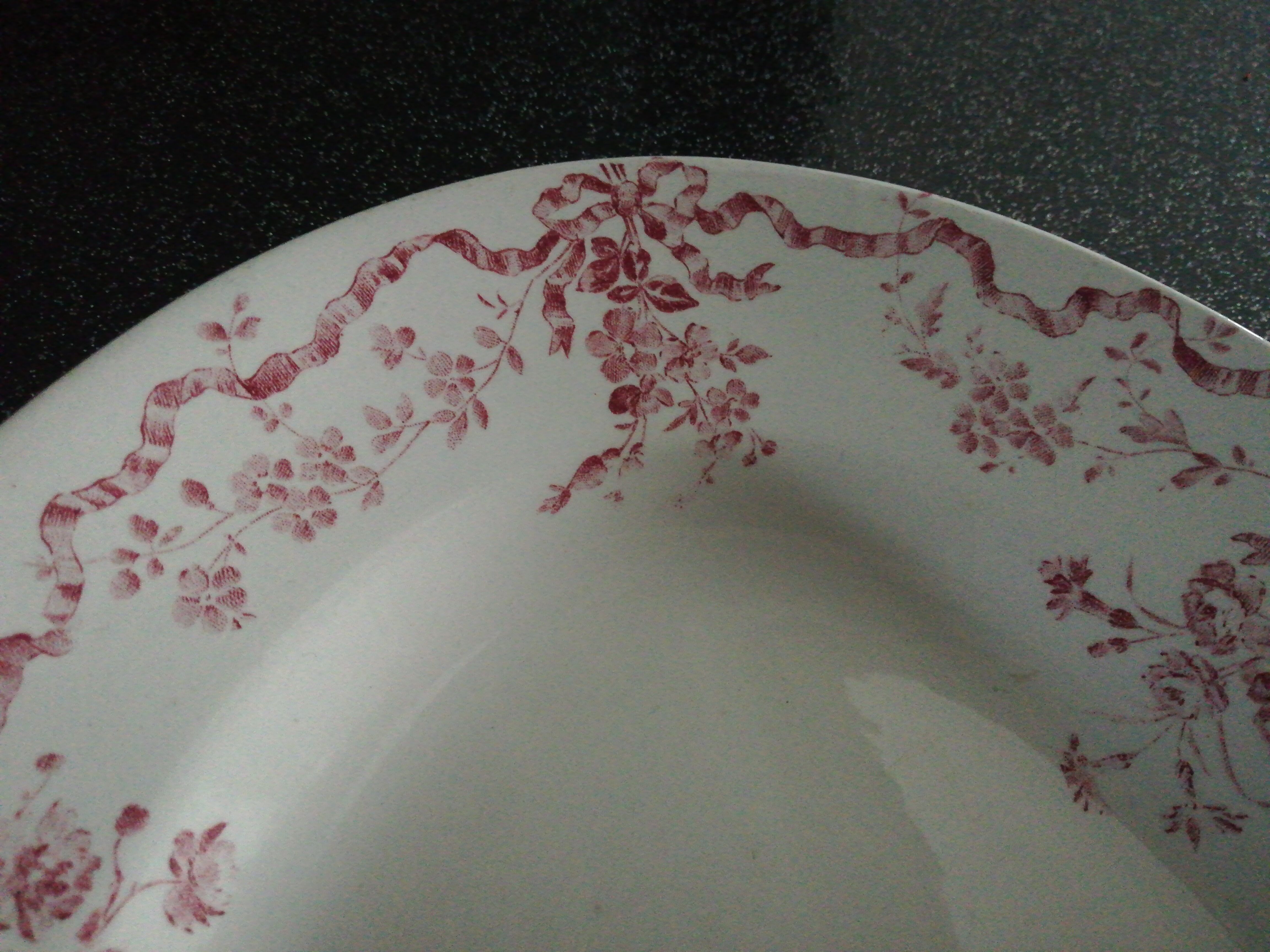 Longwy dish, pink and white Manon model