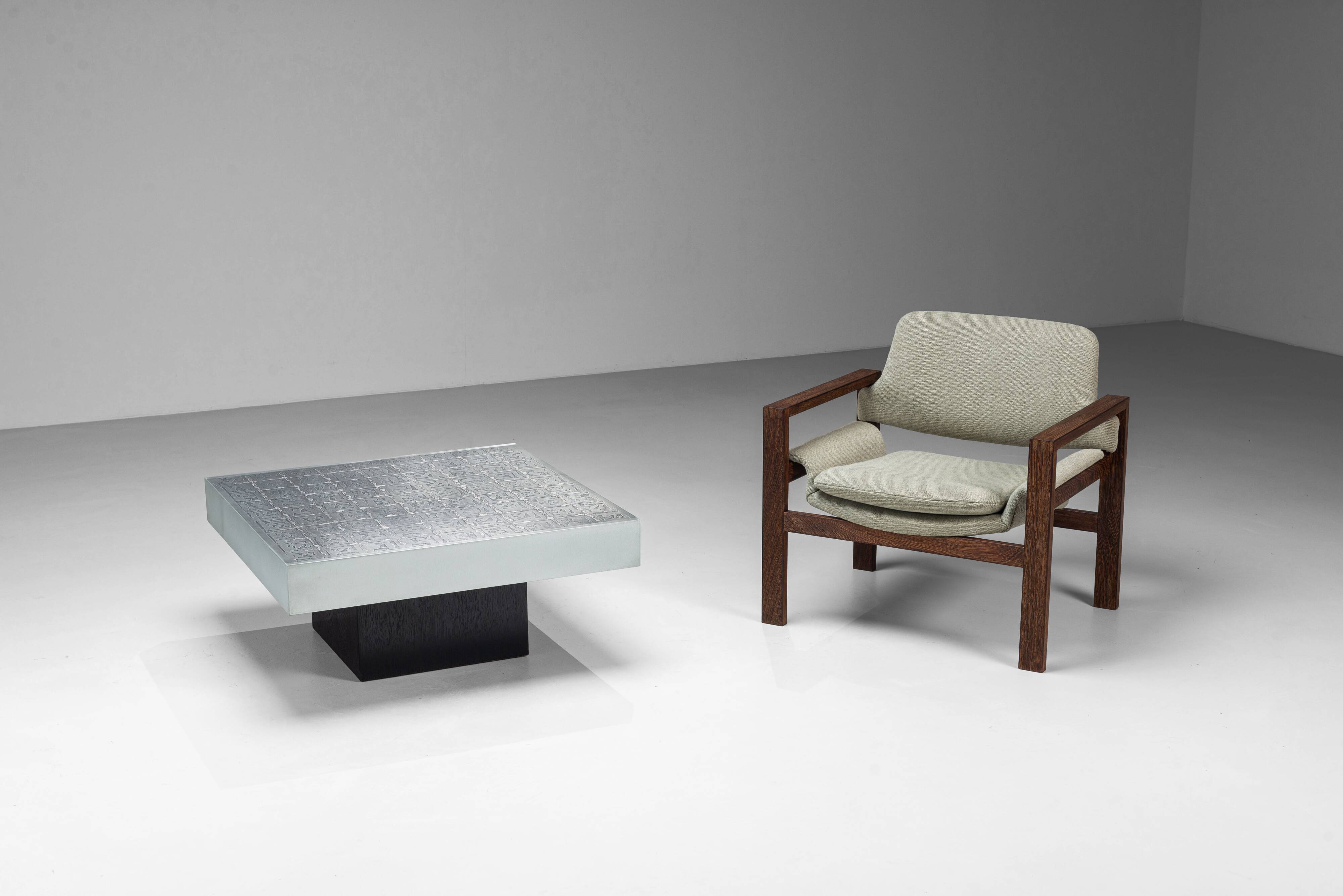 Table basse gravée par Bernhard Rohne