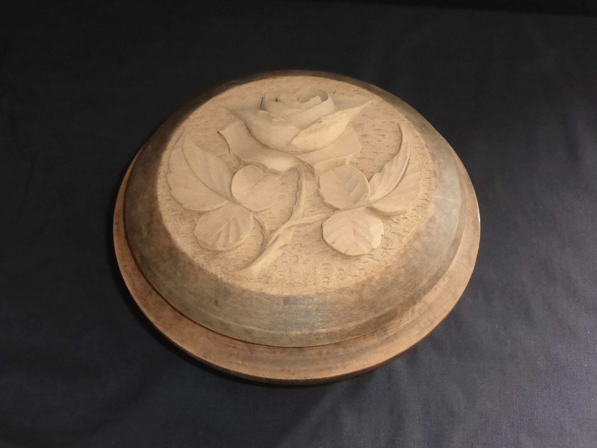 Old round wooden box carved with a rose on the lid-Diameter 16cm