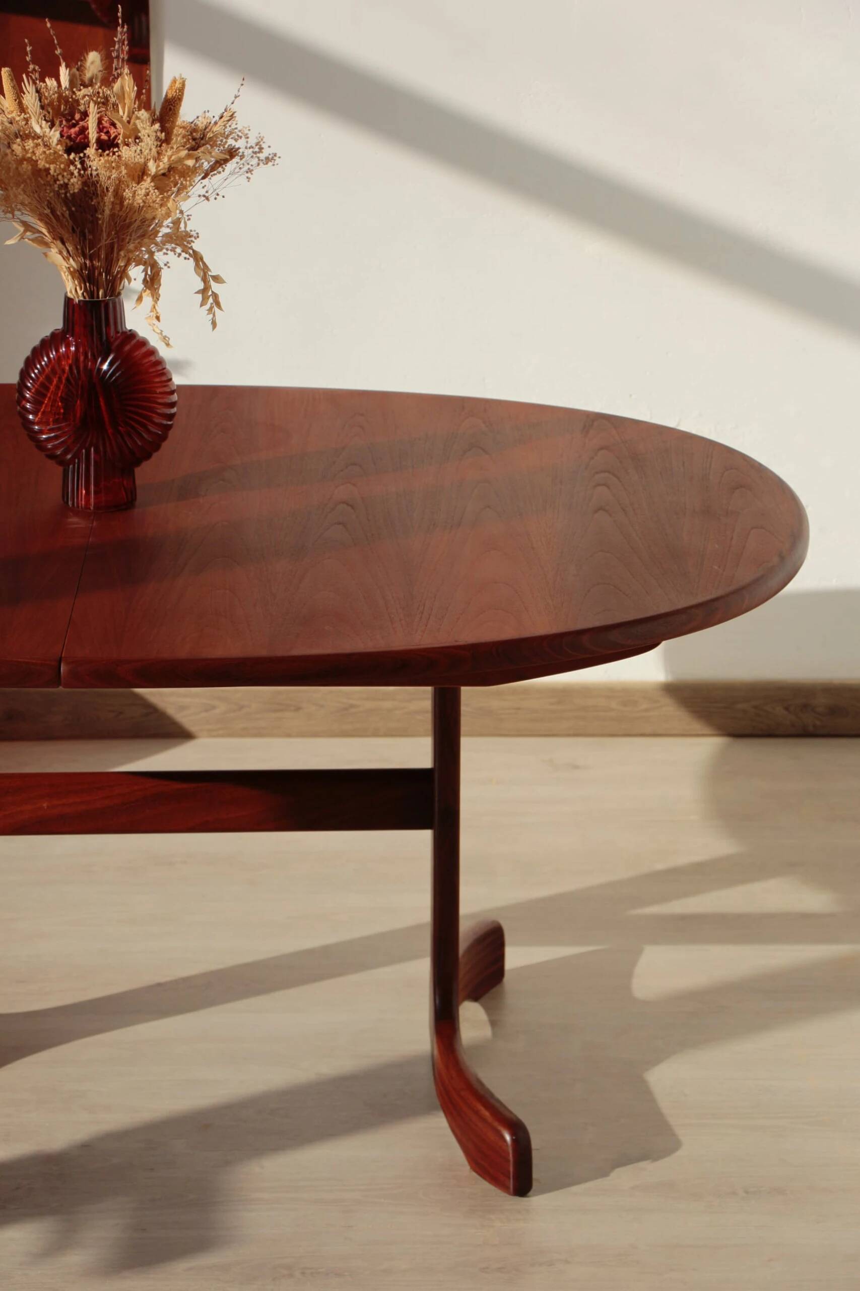 Oval dining table – 6 to 8 people – G Plan