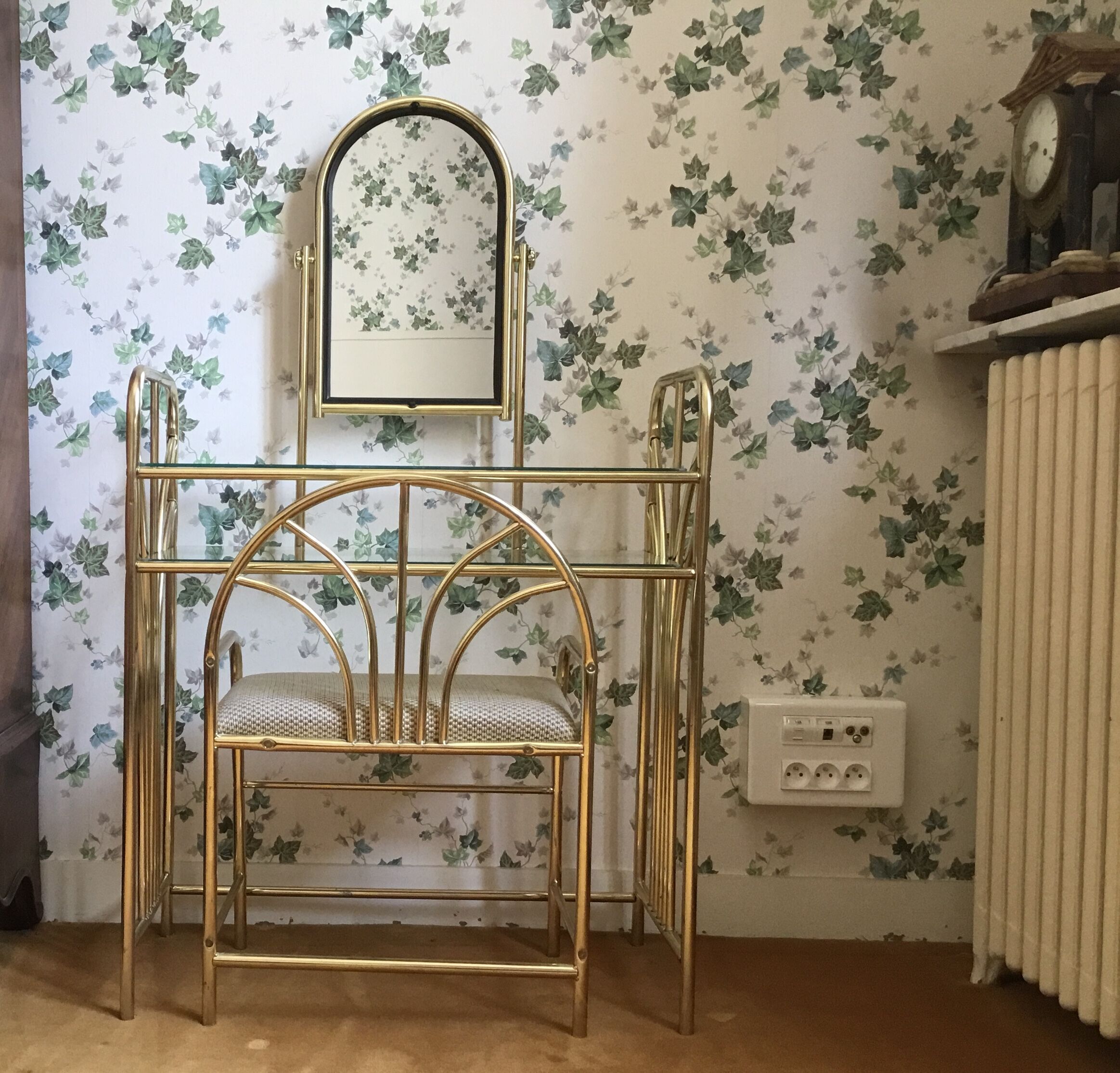 Hairdresser gold metal