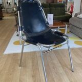 Chaise Dal Vera "Les Arcs", cuir noir et alu chromé, années 70