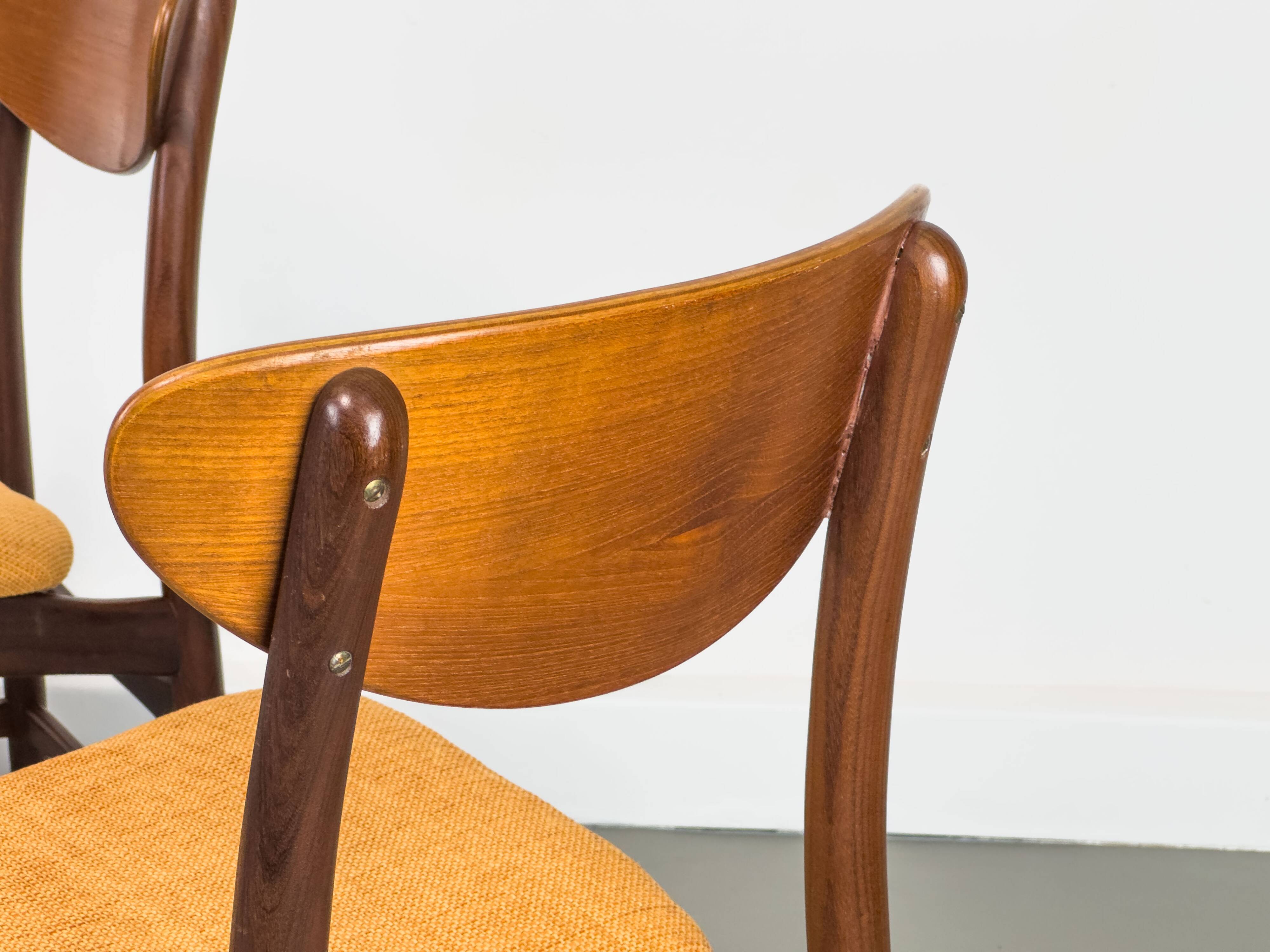 Lot de 4 chaises de salle à manger, années 1960