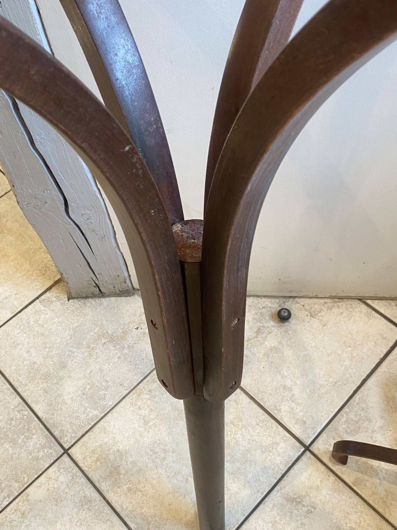 Parrot coat rack, swivel, bistro style 1960