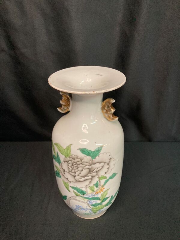 Vase porcelaine pivoine grise signé début XXème, Chine