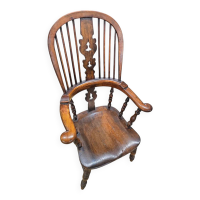 Chaise Windsor antique à large accoudoirs et dossier arqué / Chaise Windsor rustique en frêne et orme de la ferme du Yorkshire / 19e siècle