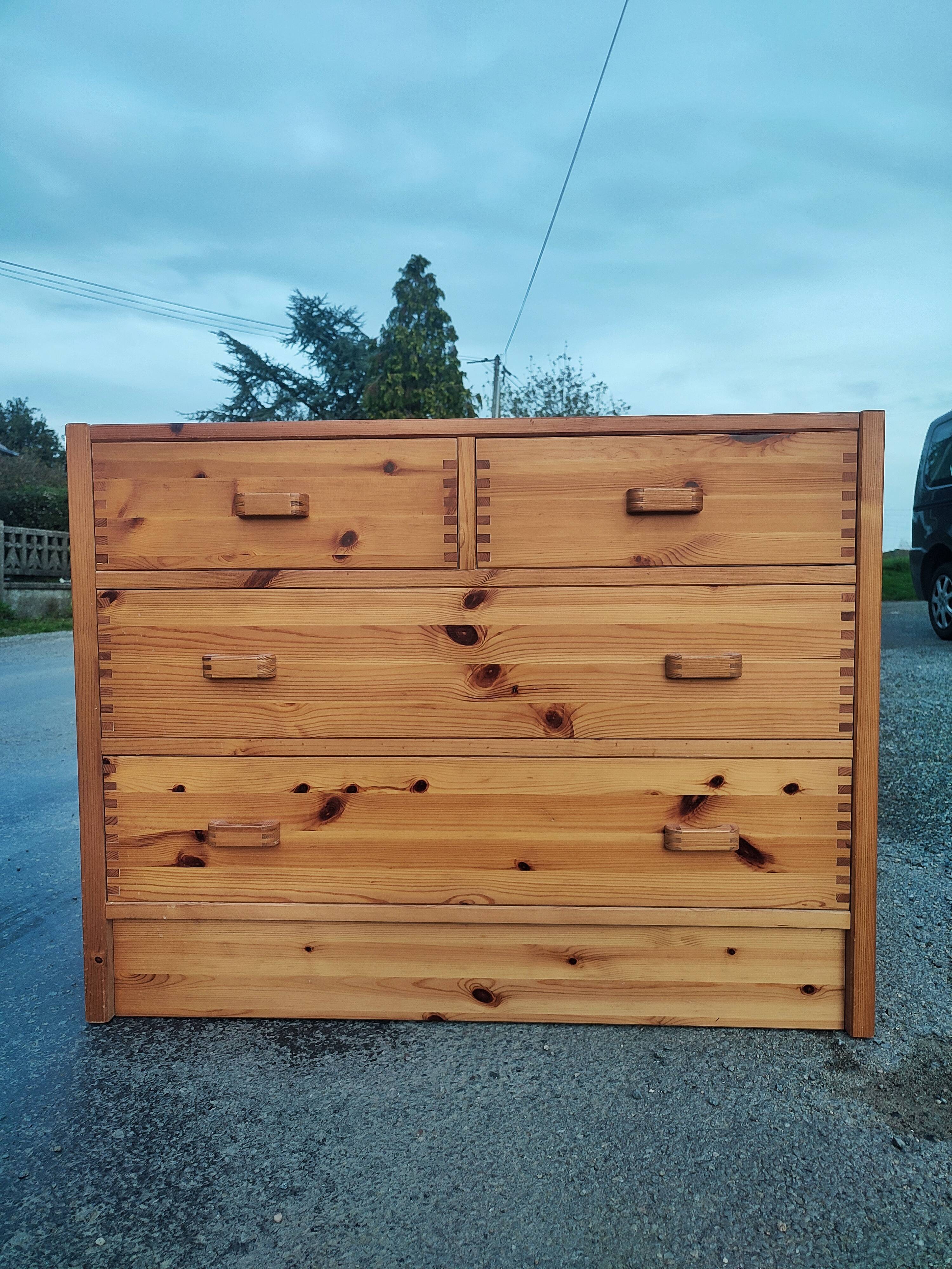 Vintage pine chest of drawers