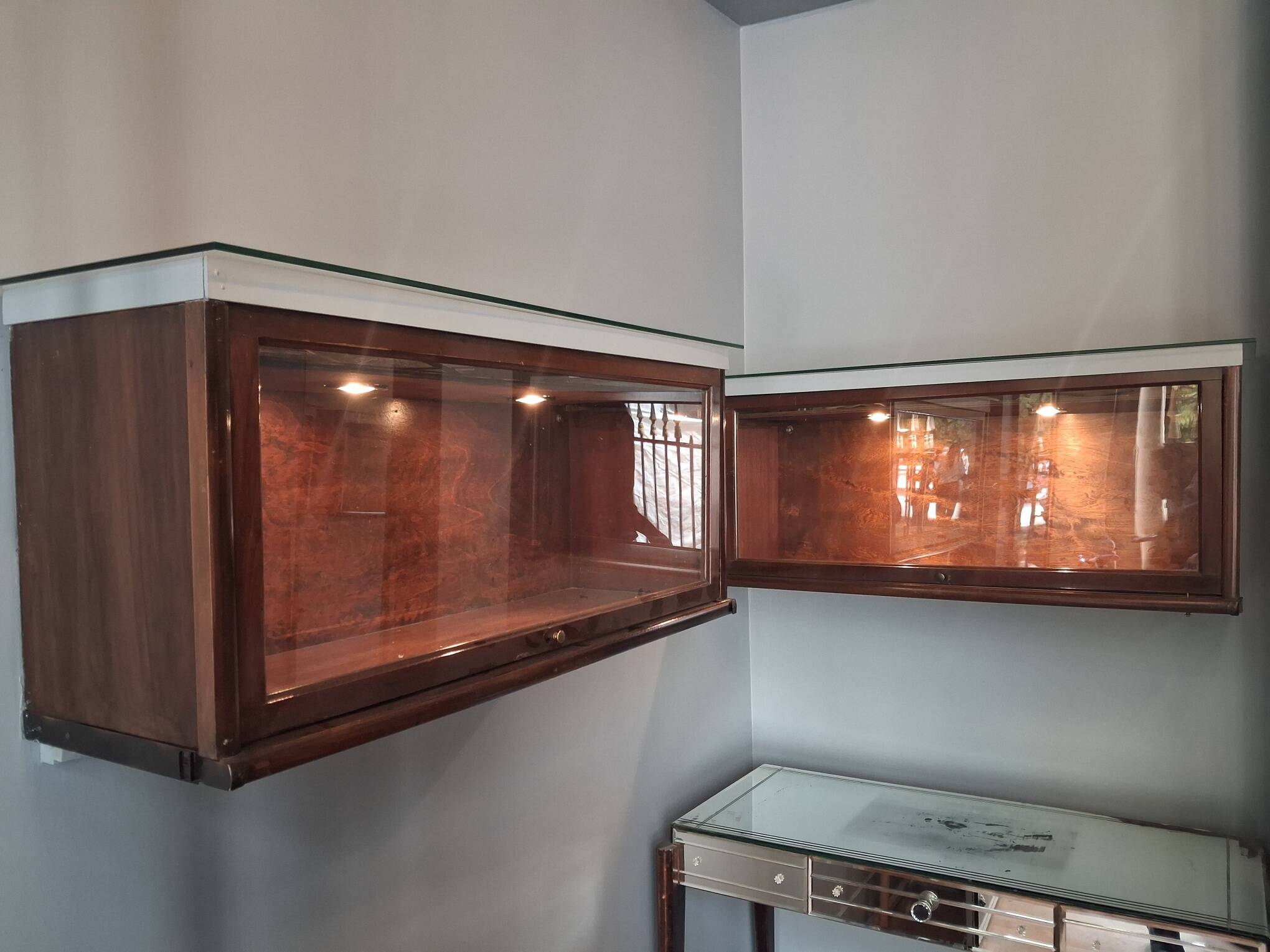 vitrine - coffre en bois et verre