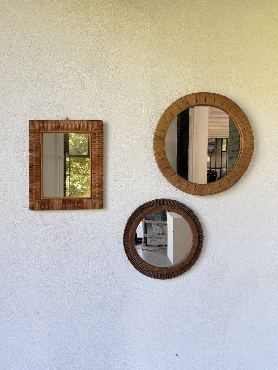 Trio de miroirs osier tressée années 50