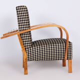 Paire de fauteuils inclinables Art Déco restaurées en noyer, nouveau rembourrage, Tchéquie, années 1930