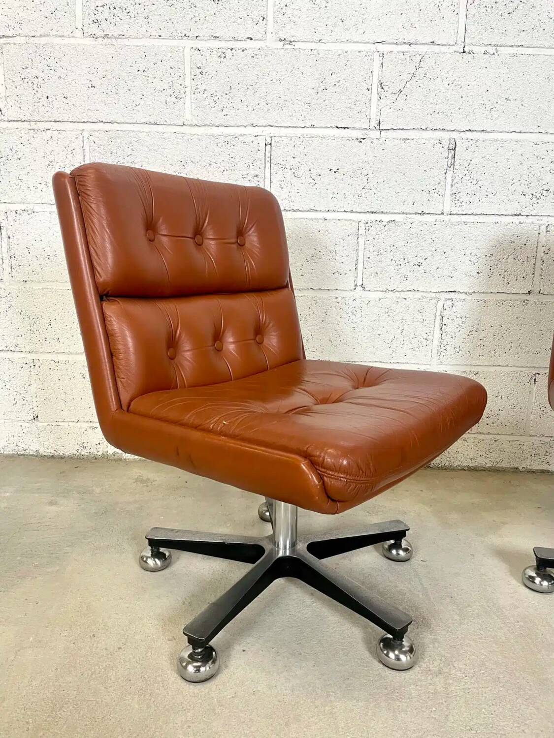 Pair of brown leather armchairs 1980