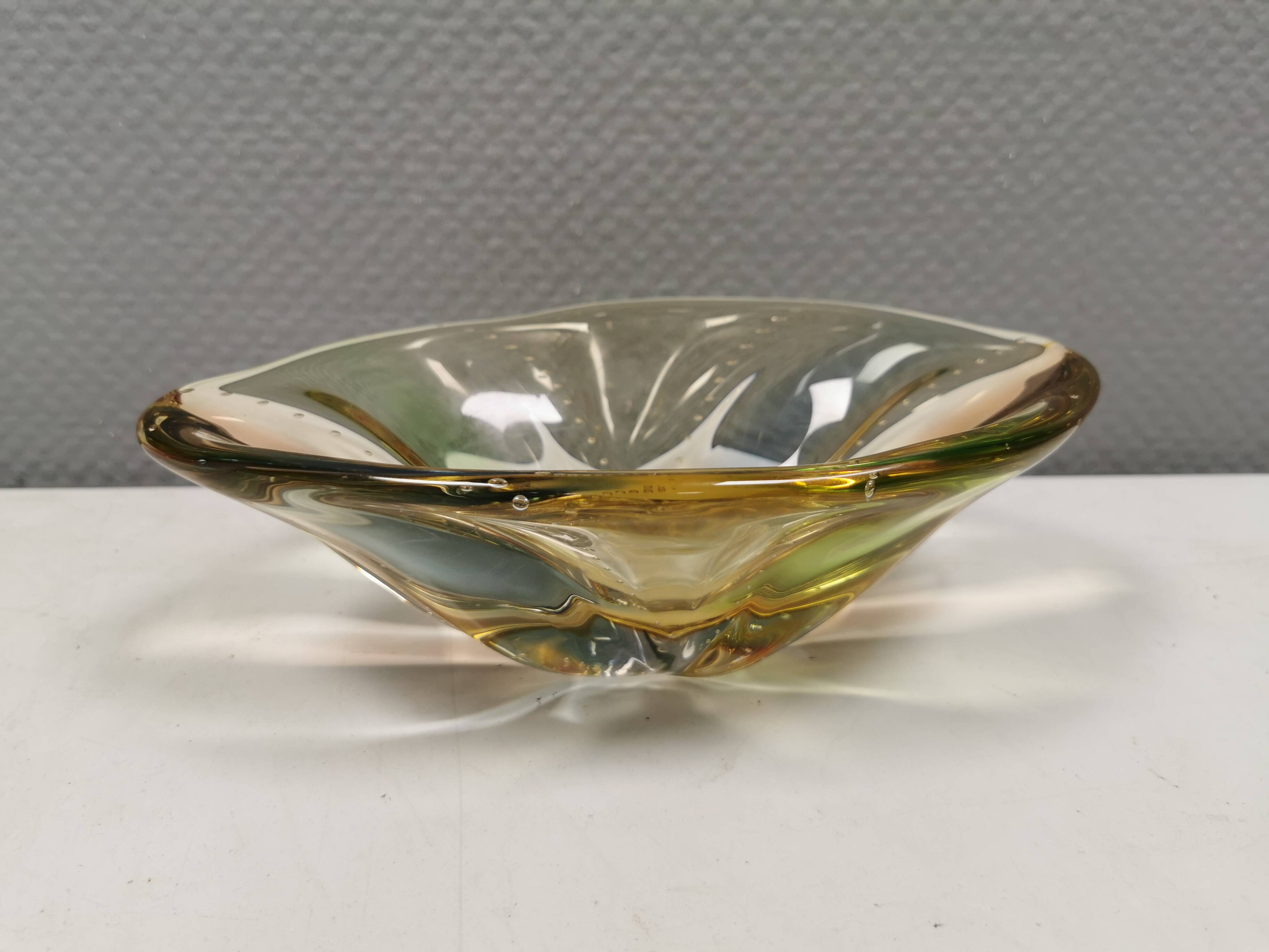 Bohemian/czech glass art bowl by hana machovska pizzicato collection 50-60s