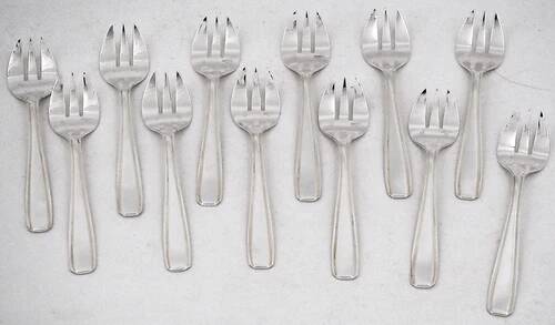 12 Art Deco oyster forks Ercuis in silver-plated metal