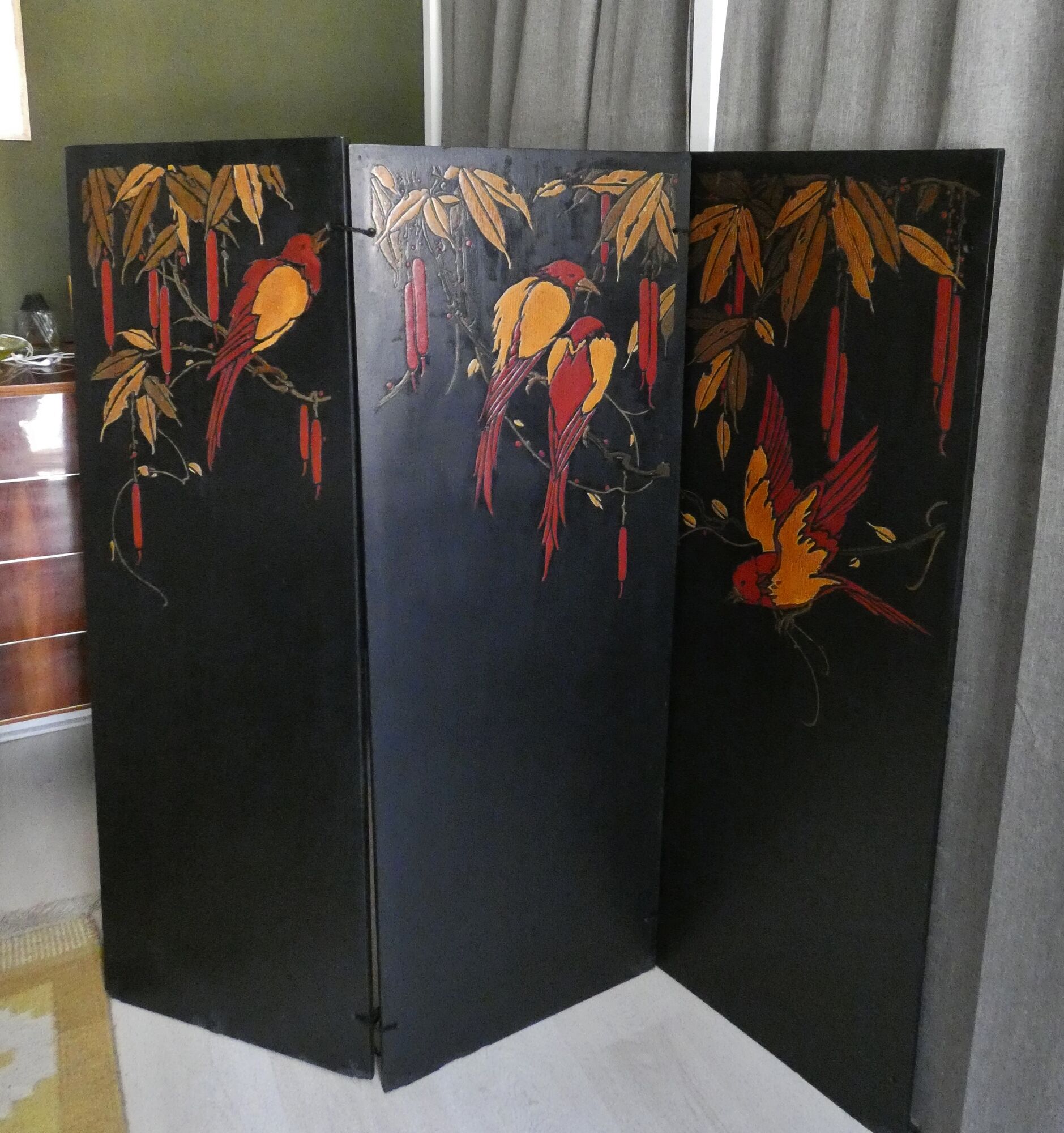 Art Deco lacquer screen with polychrome decoration of fishing martins circa 1930