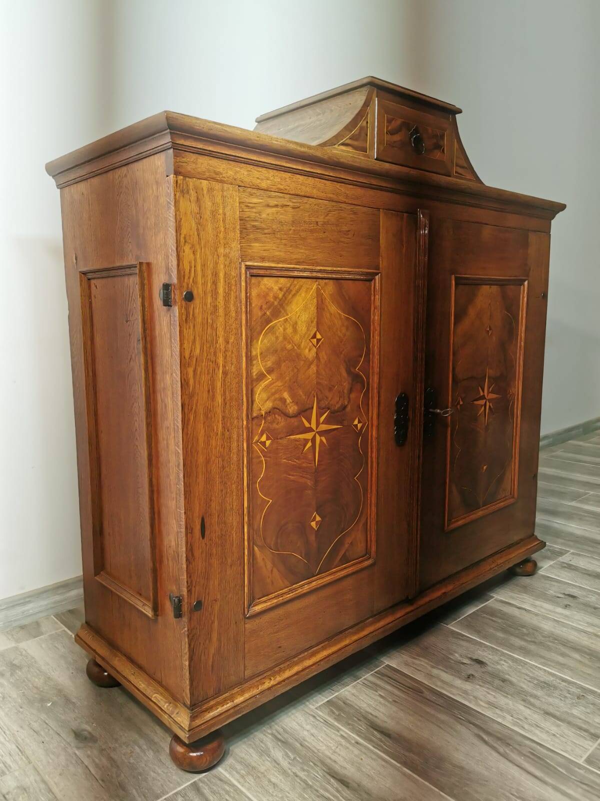 Baroque cabinet