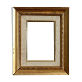 Golden wood frame with Marie-louise
