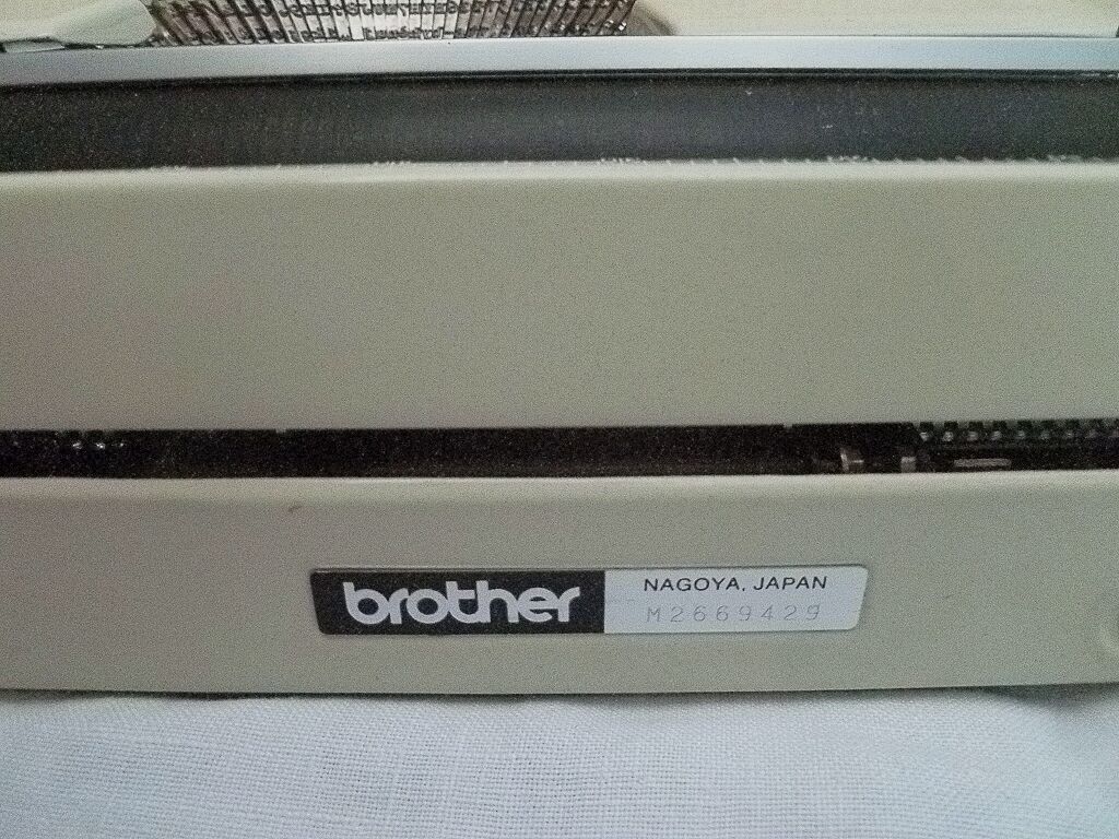 Typewriter Brother model 200