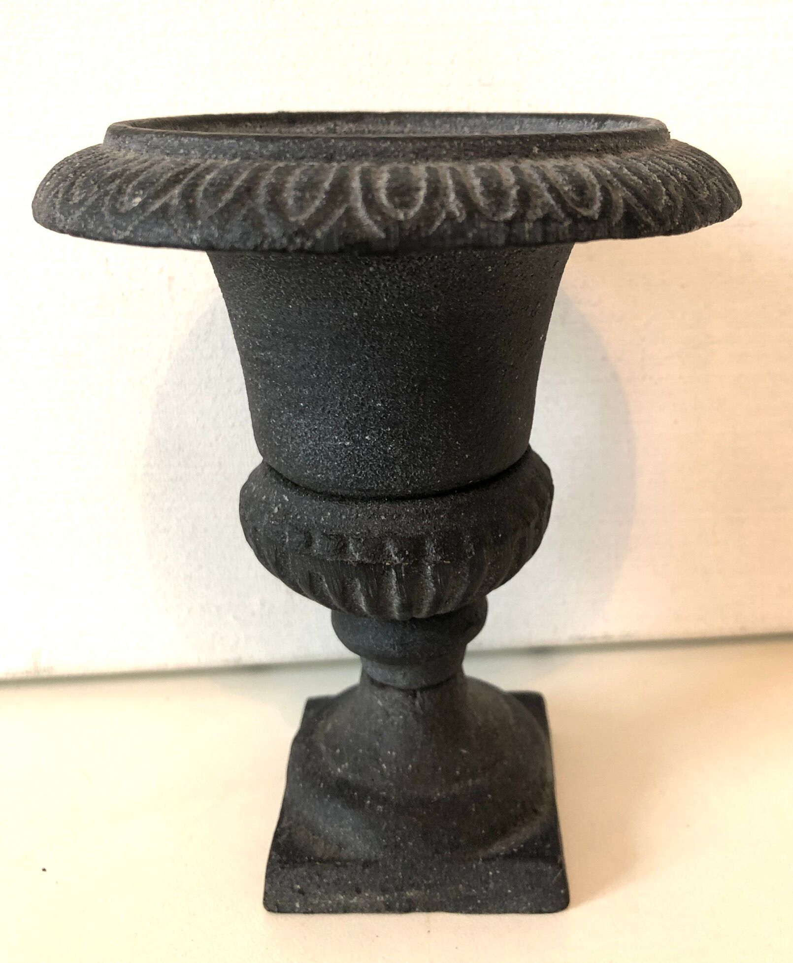 Medici basin cast iron grey