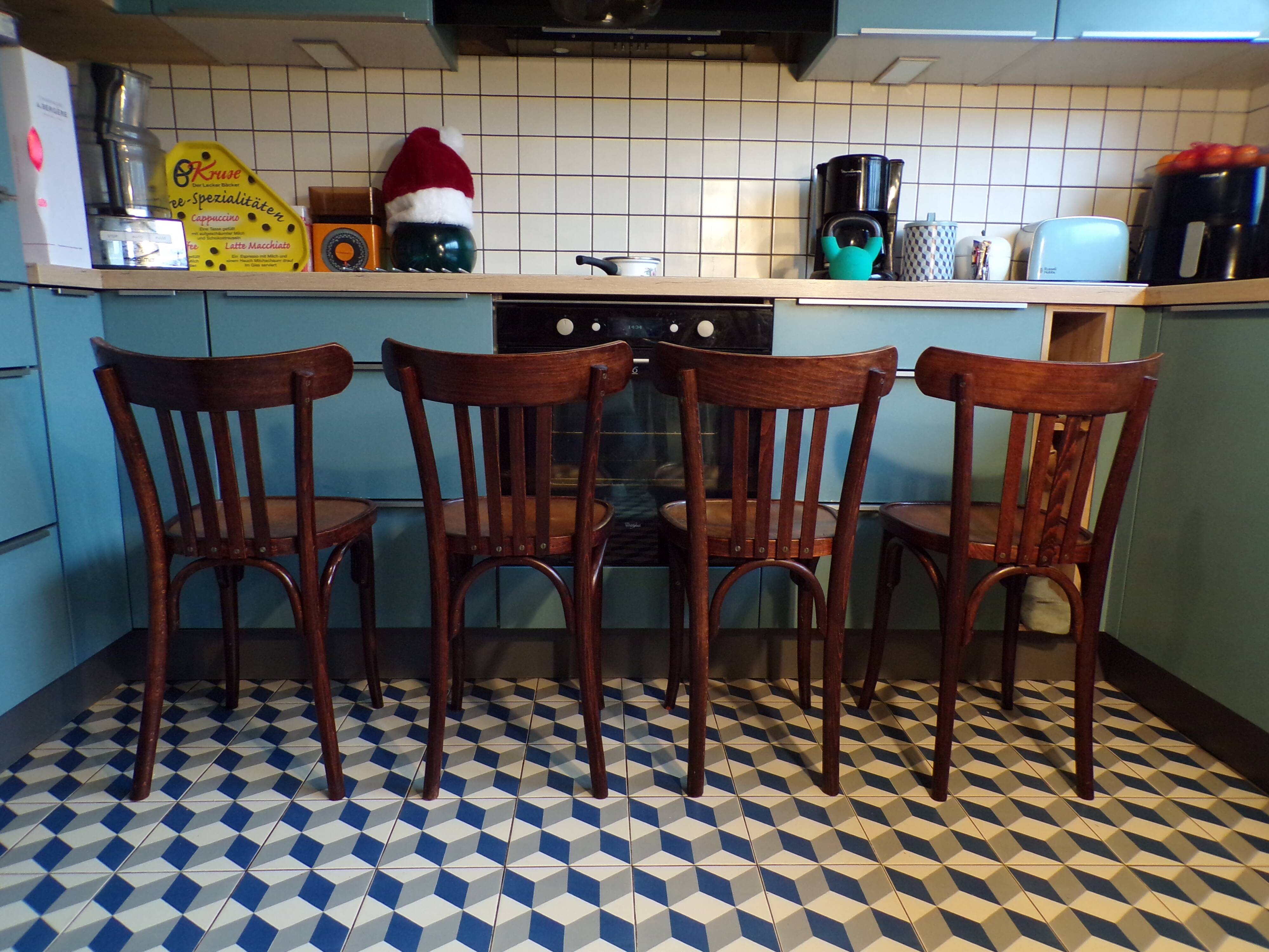 4 chaises de bistrot vintage