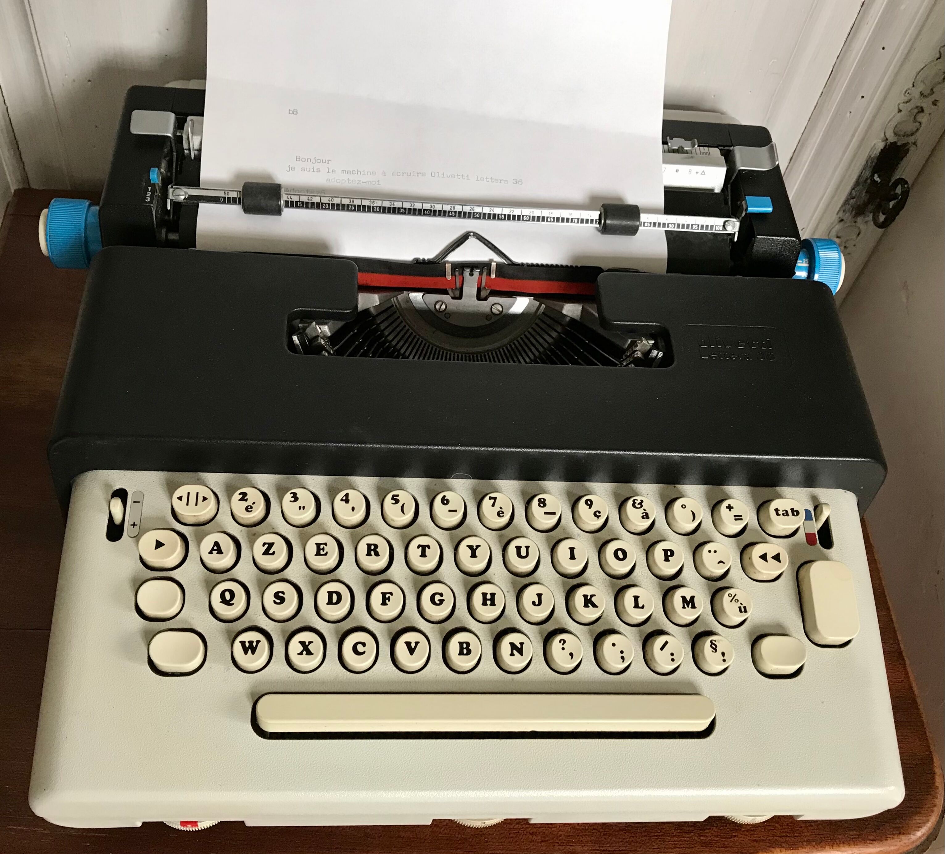 Olivetti Lettera 36 Electric Typewriter