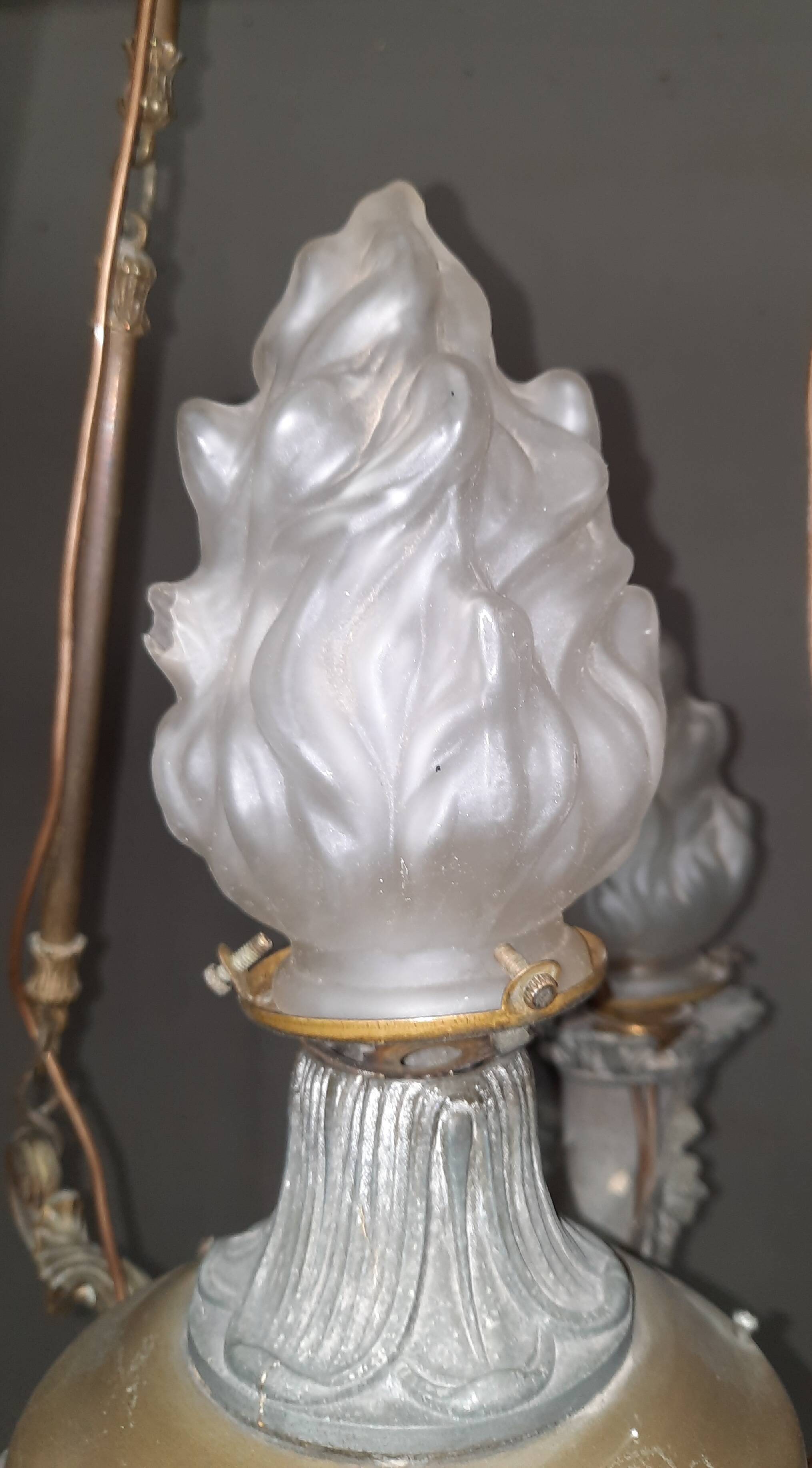 Metal pendant light with 4 flames