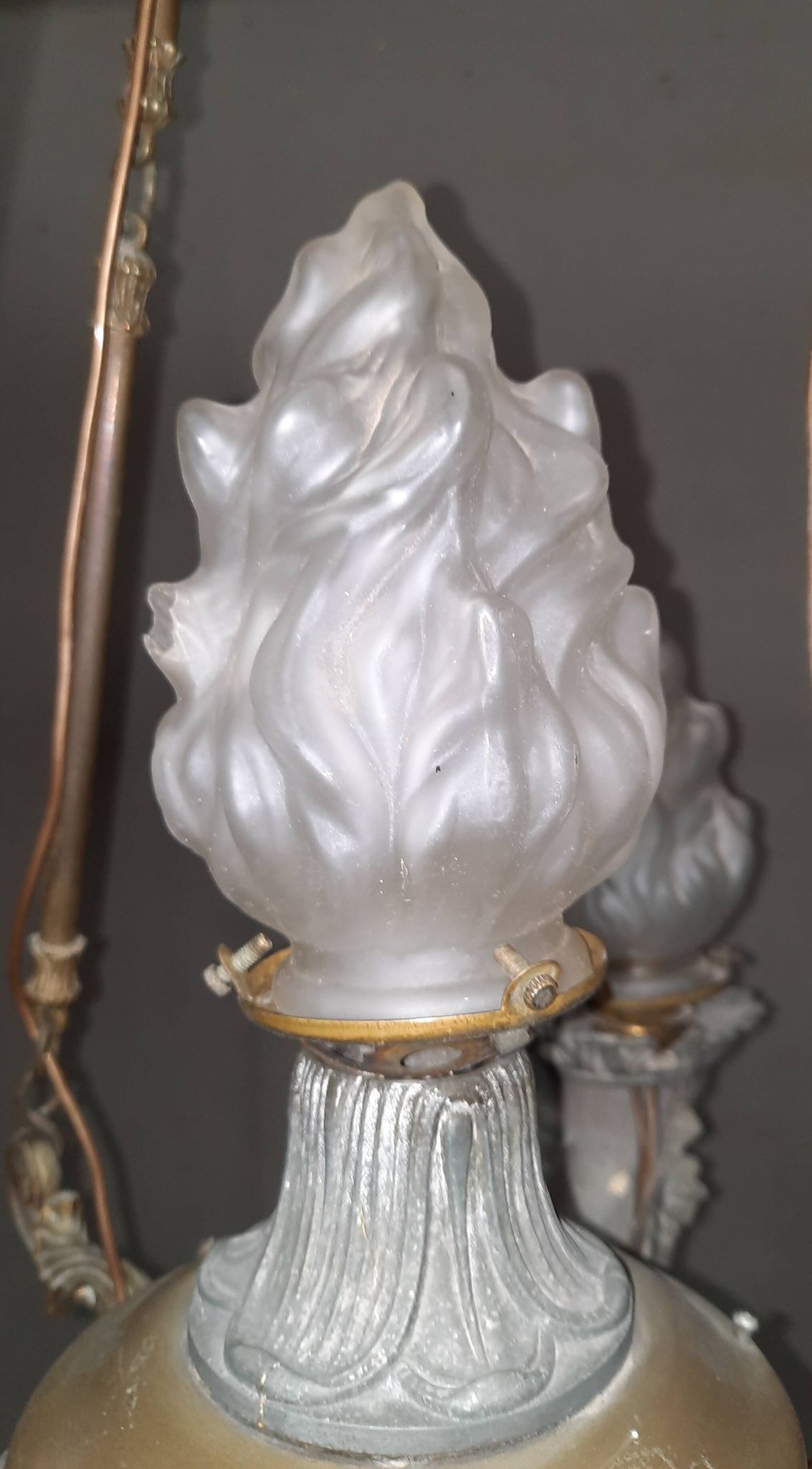 Metal pendant light with 4 flames