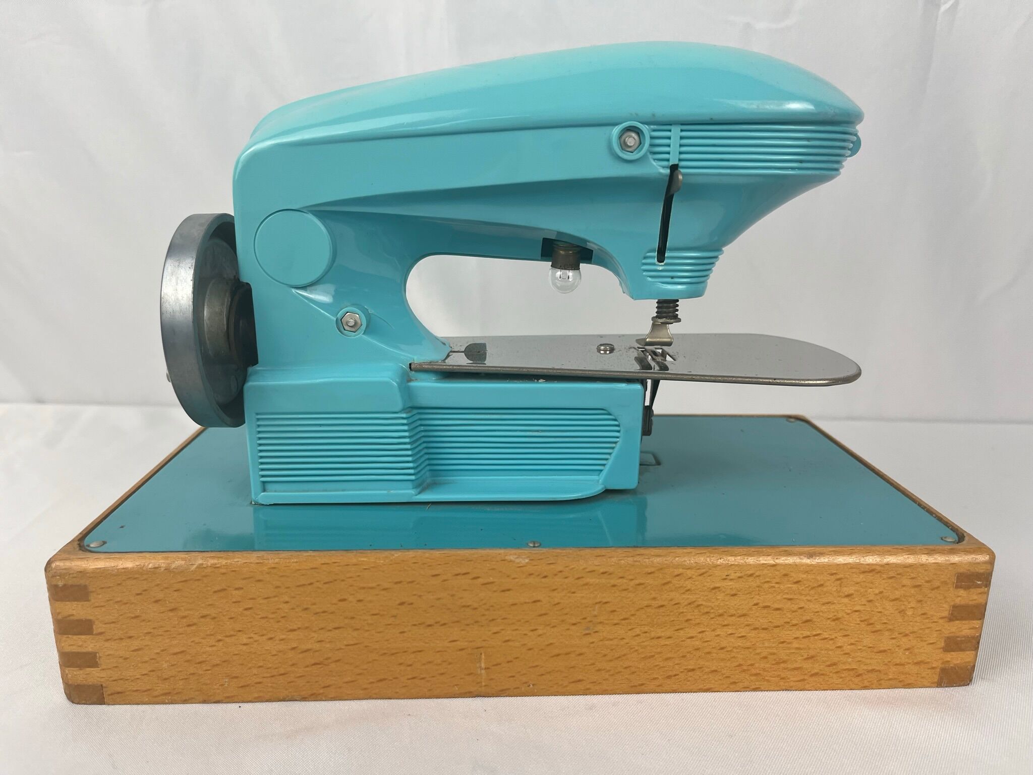 Sewing machine Ma Cousette circa 1960
