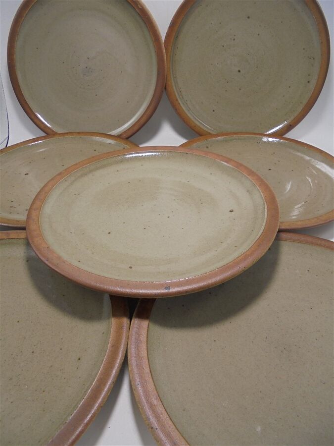 Série de 7 assiettes en grès