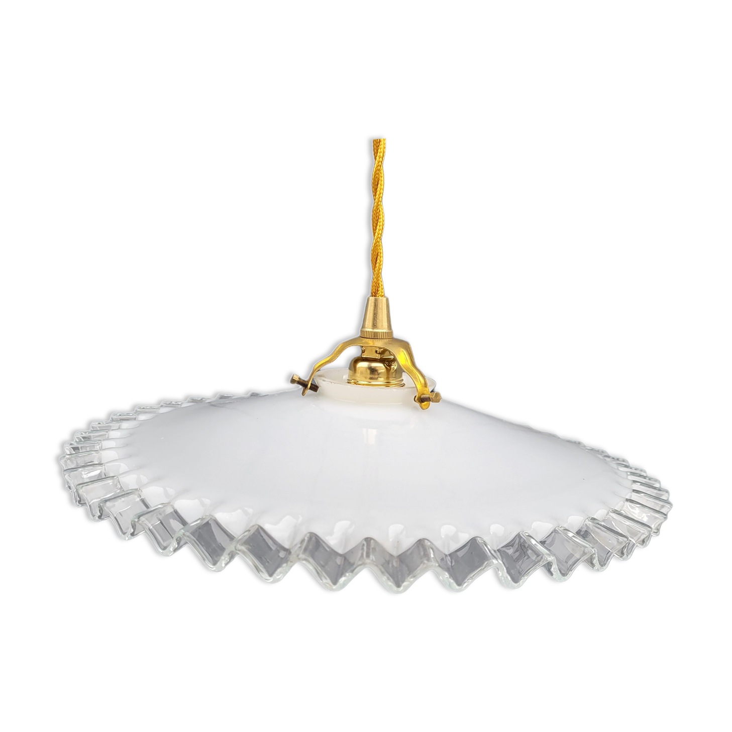 Serrated opaline suspension