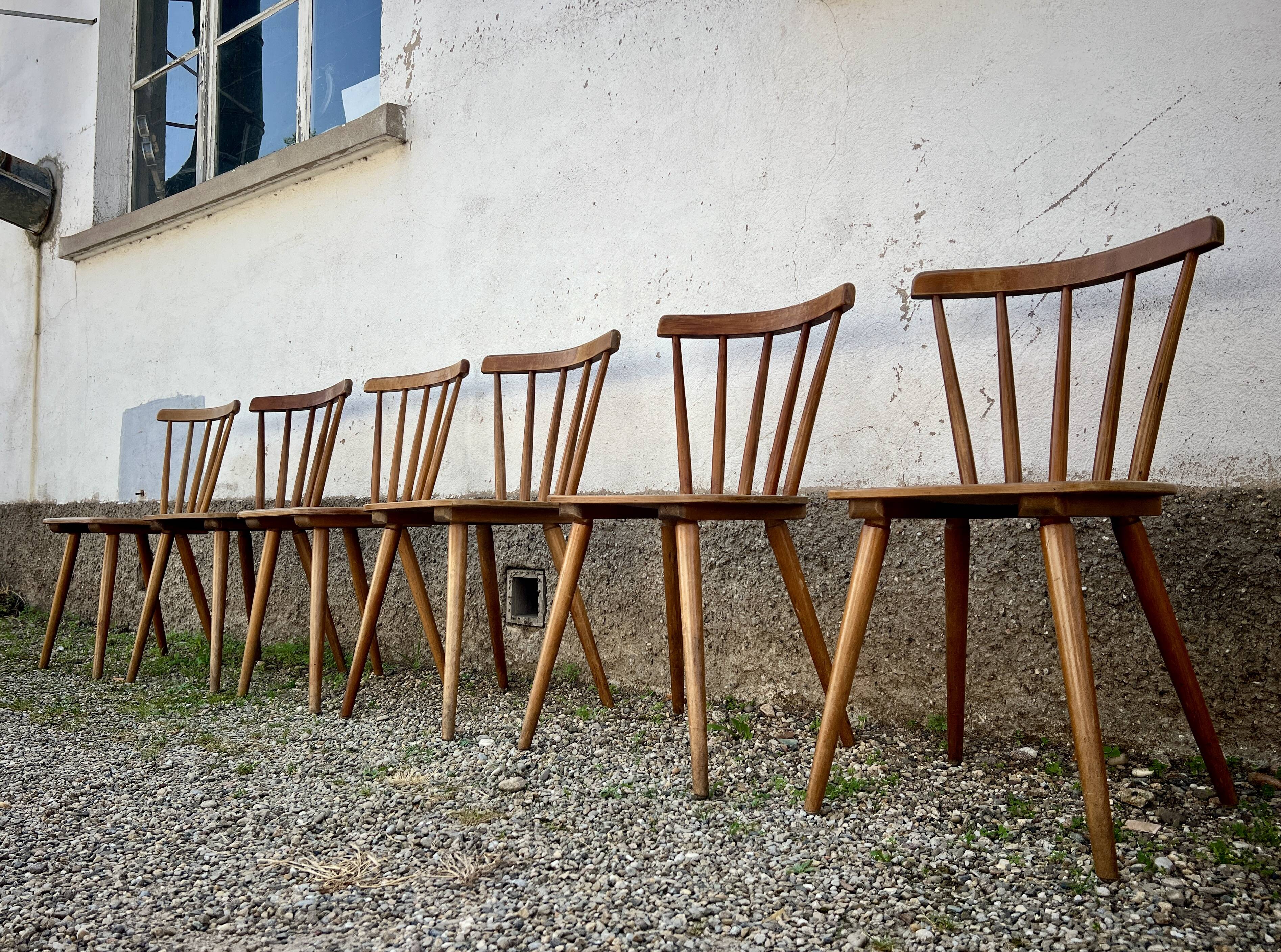 Set of 6 vintage bistro chairs – Warm stained wood – Compass legs