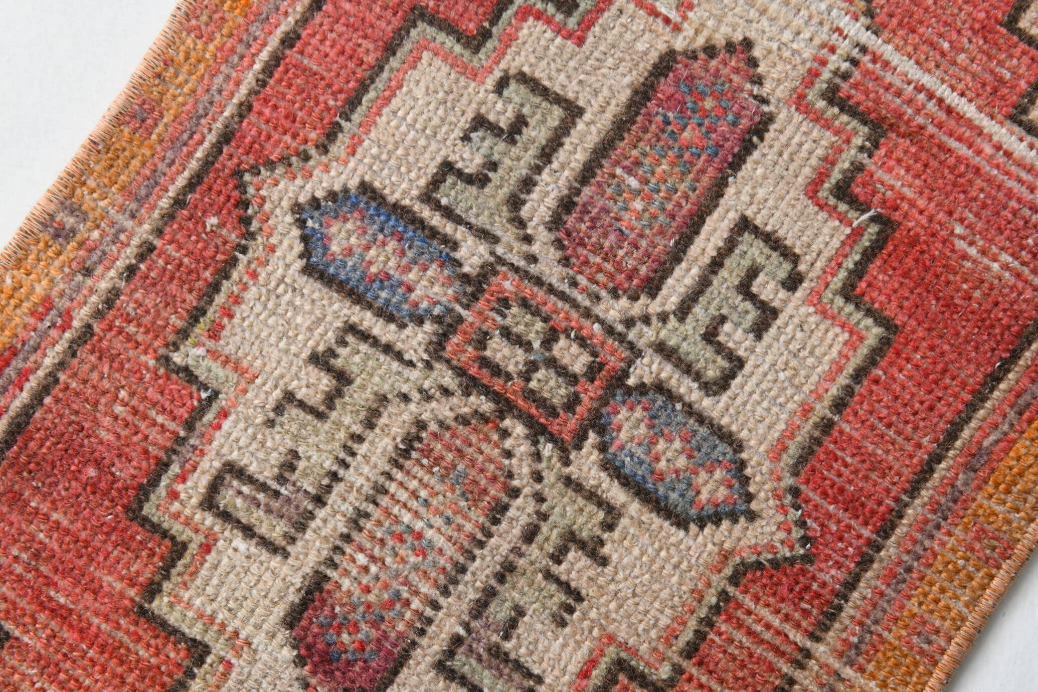 2x3 Red Beige Classic Vintage Rug, 43x82Cm