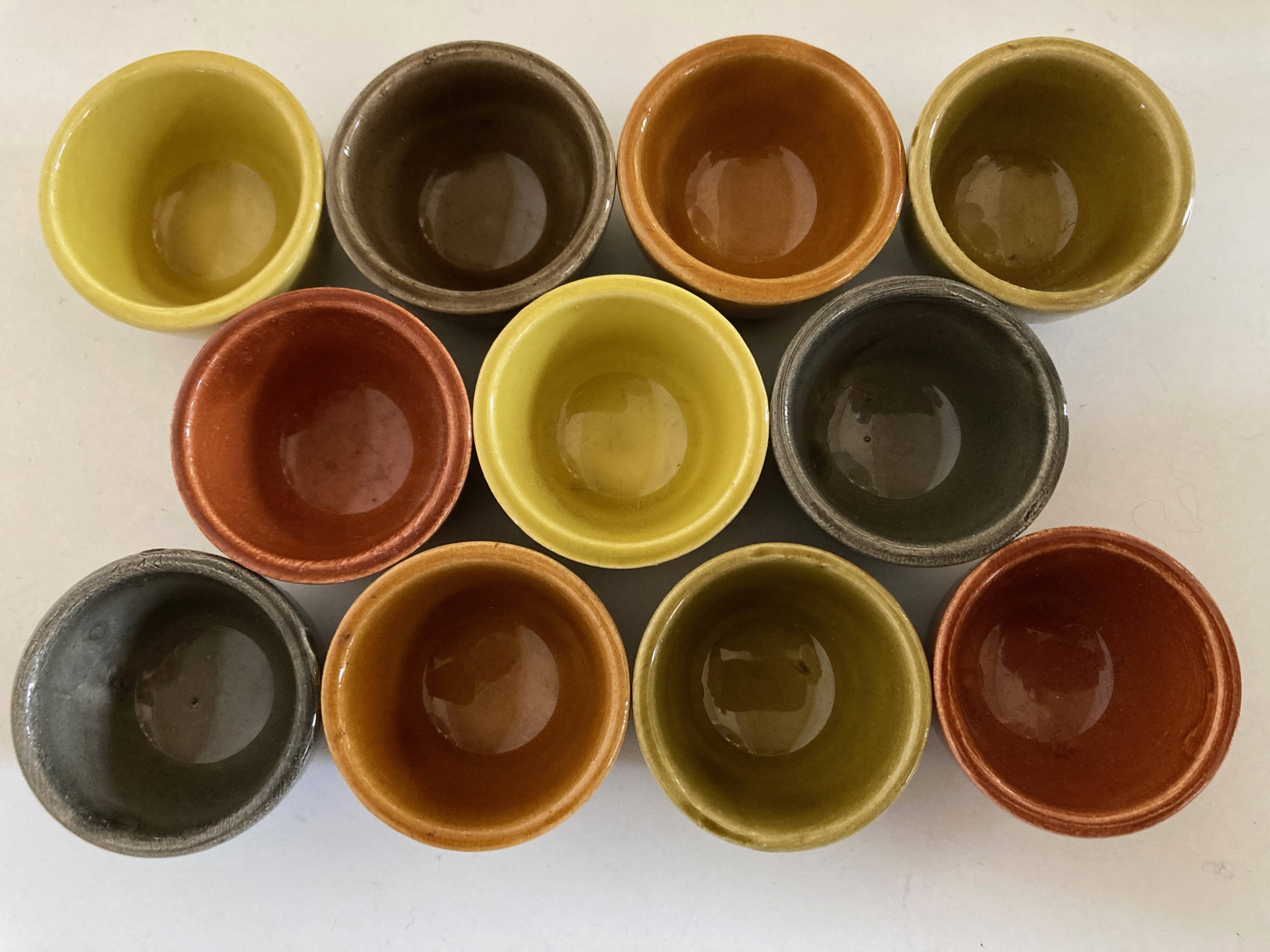 Set de 11 coupelles en terre cuite vernissée 1960
