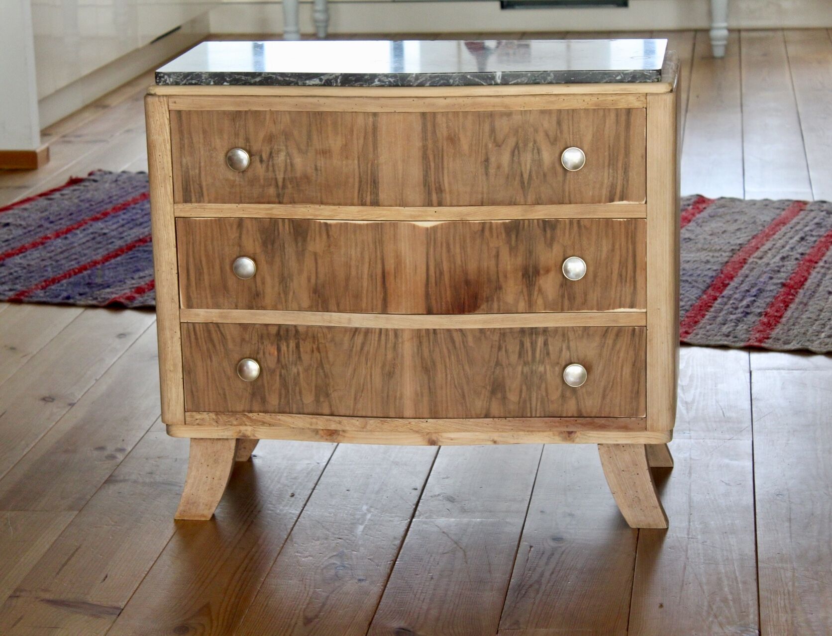 Commode années 30 et son marbre noir