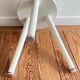 Tabouret tripode bois blanc vintage