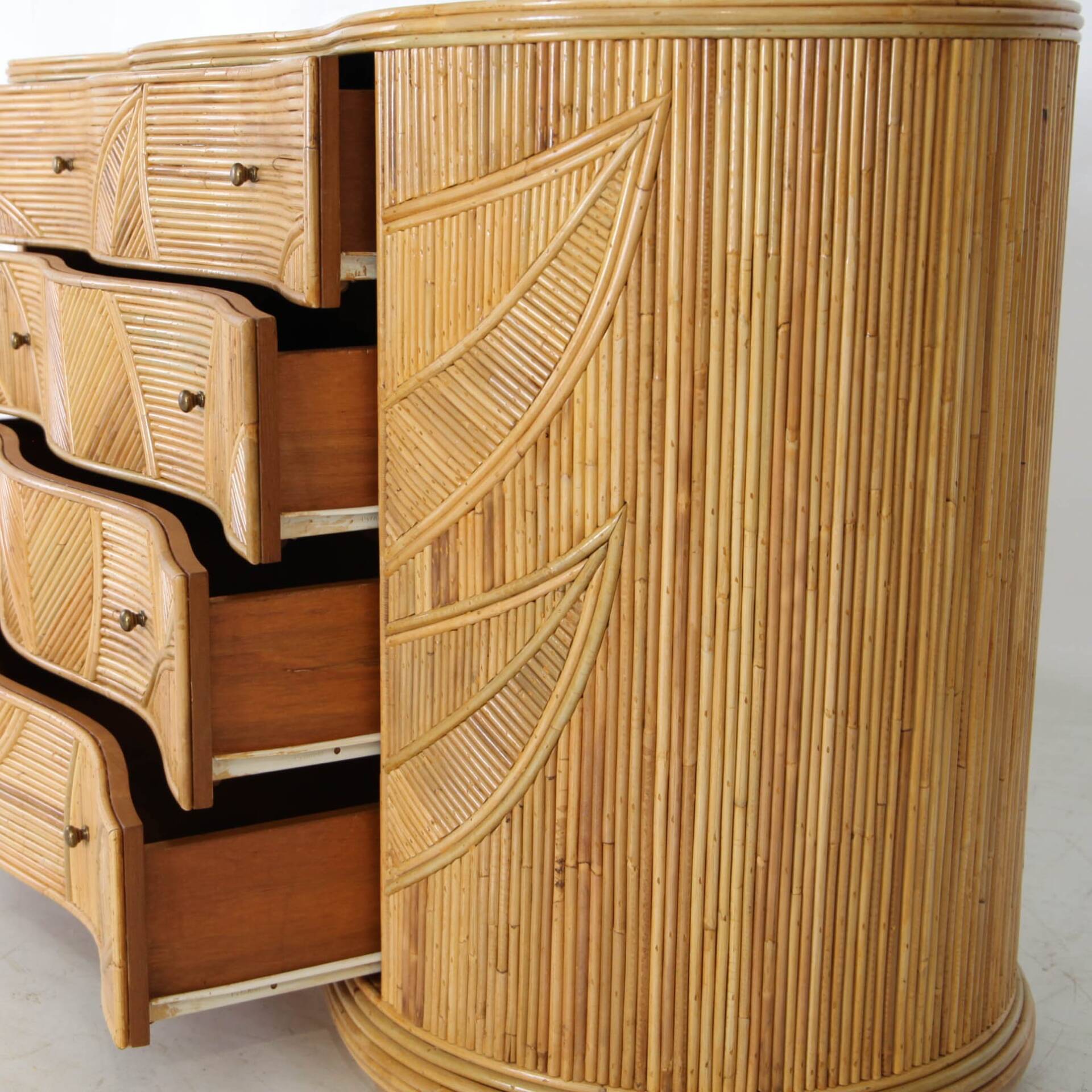 Commode « feuilles » en rotin