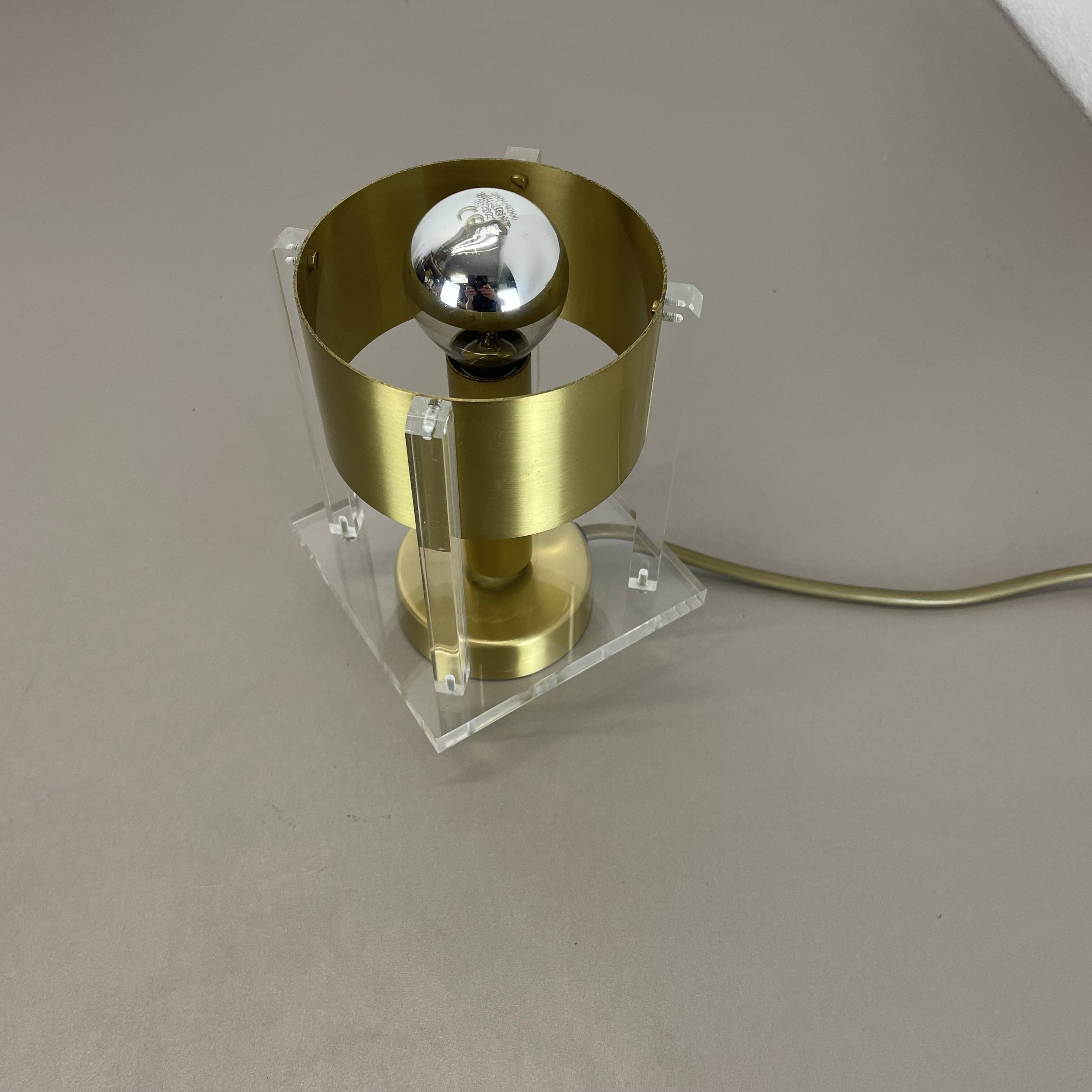 Postmodern Brass Acryl Glass Cubic Table Light, Italy 1970